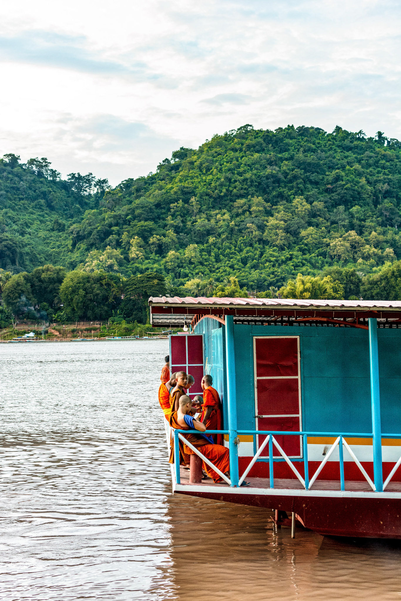 Cross river ferry