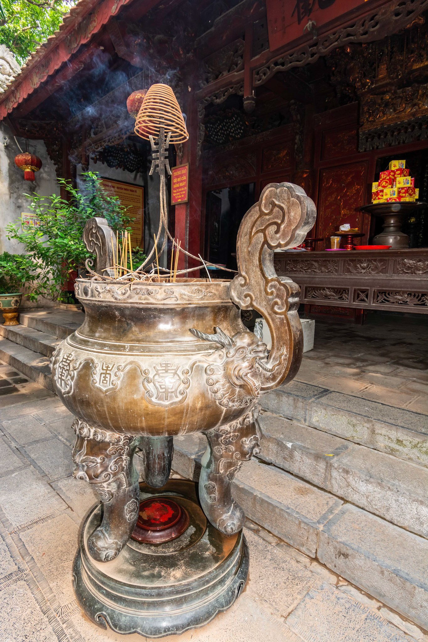 Đền Quán Thánh (Quan Thanh Temple)