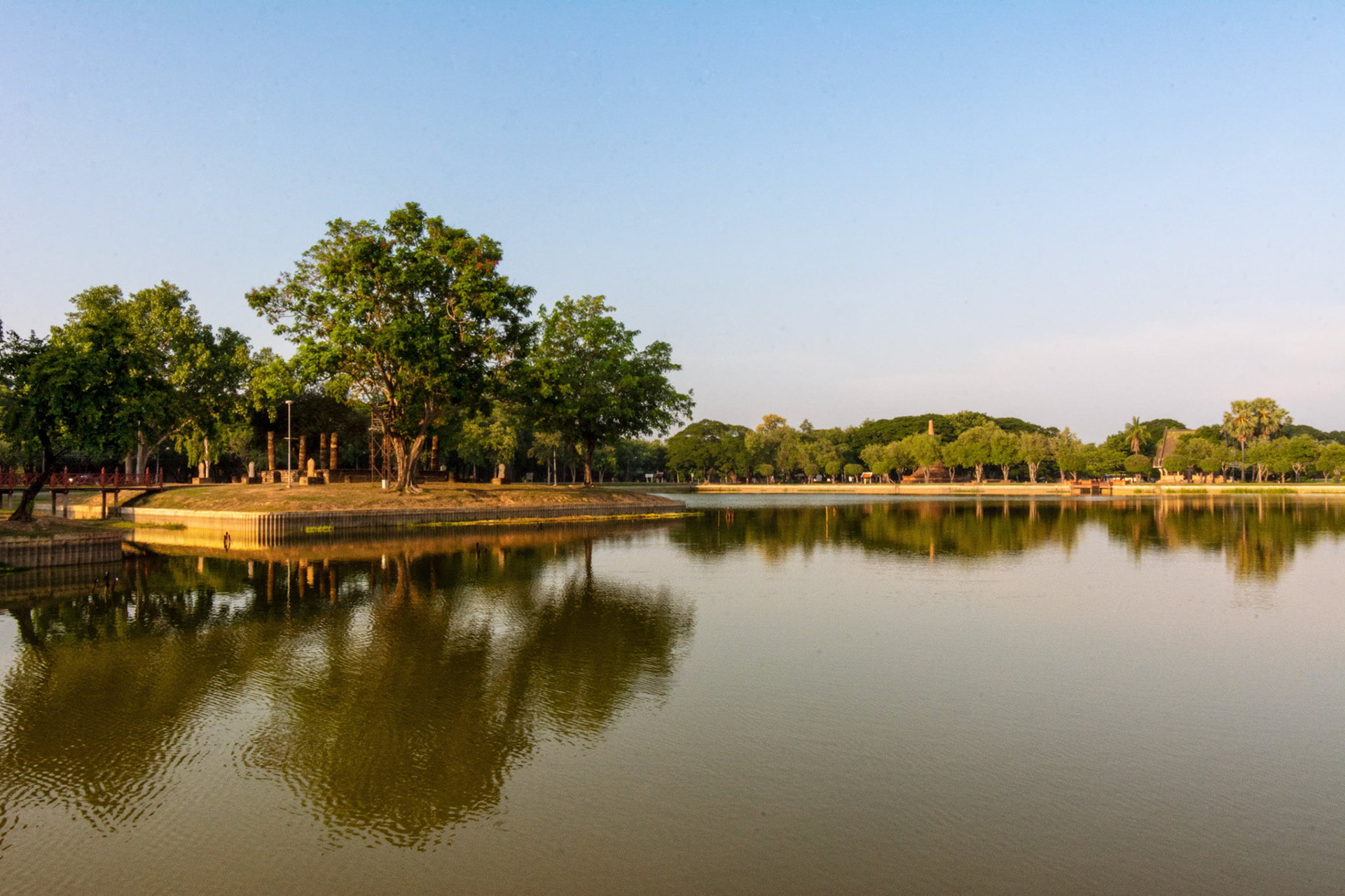 Wat Traphang Ngoen - วัดตระพังเงิน