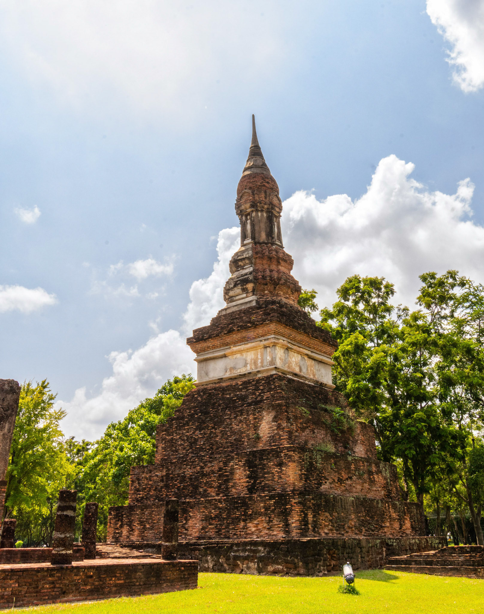 Wat Traphang Ngoen - วัดตระพังเงิน
