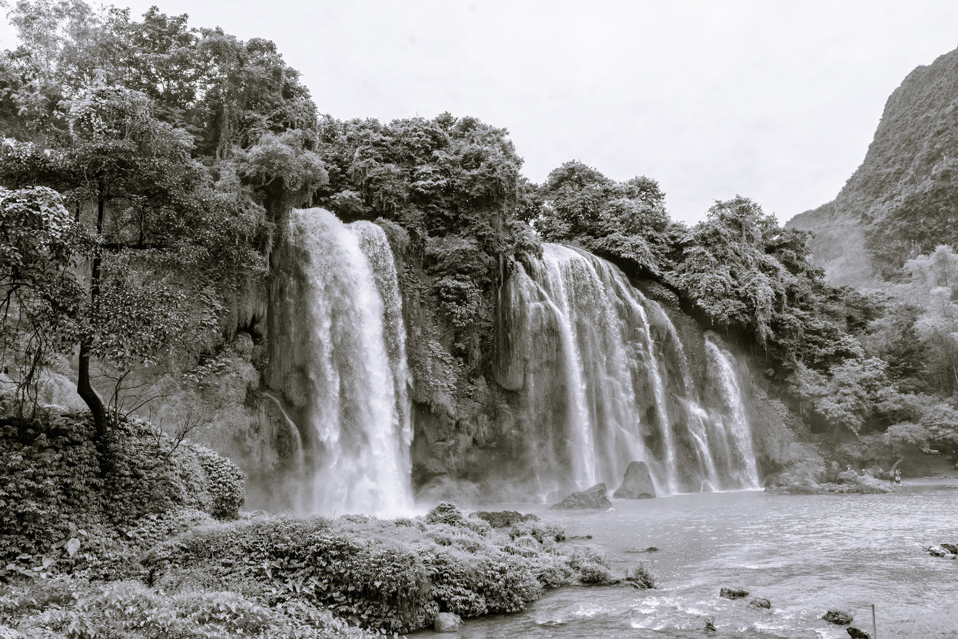 Thác Bản Giốc (Ban Gioc Waterfall)