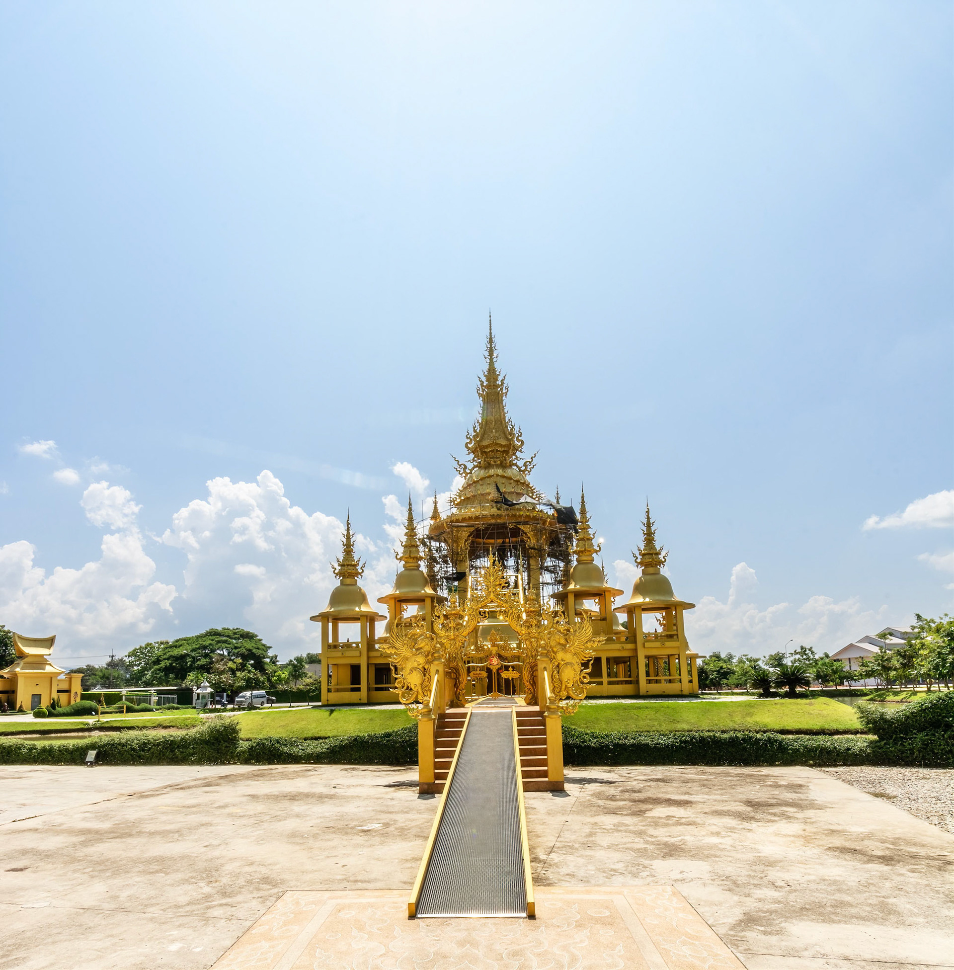 Wat Rong Khun - วัดร่องขุ่น