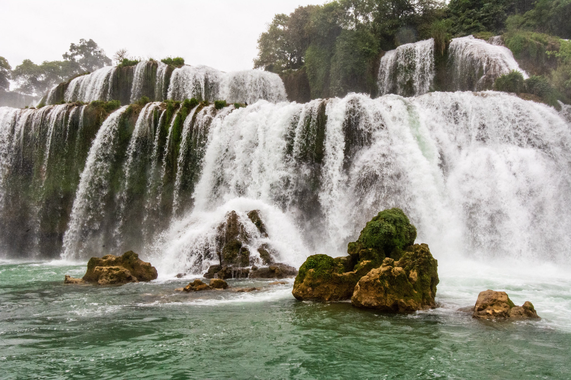 Thác Bản Giốc (Ban Gioc Waterfall)