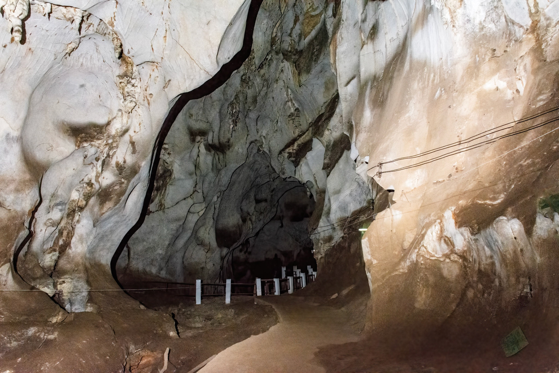 Tham Muang On - ถ้ำเมืองออน