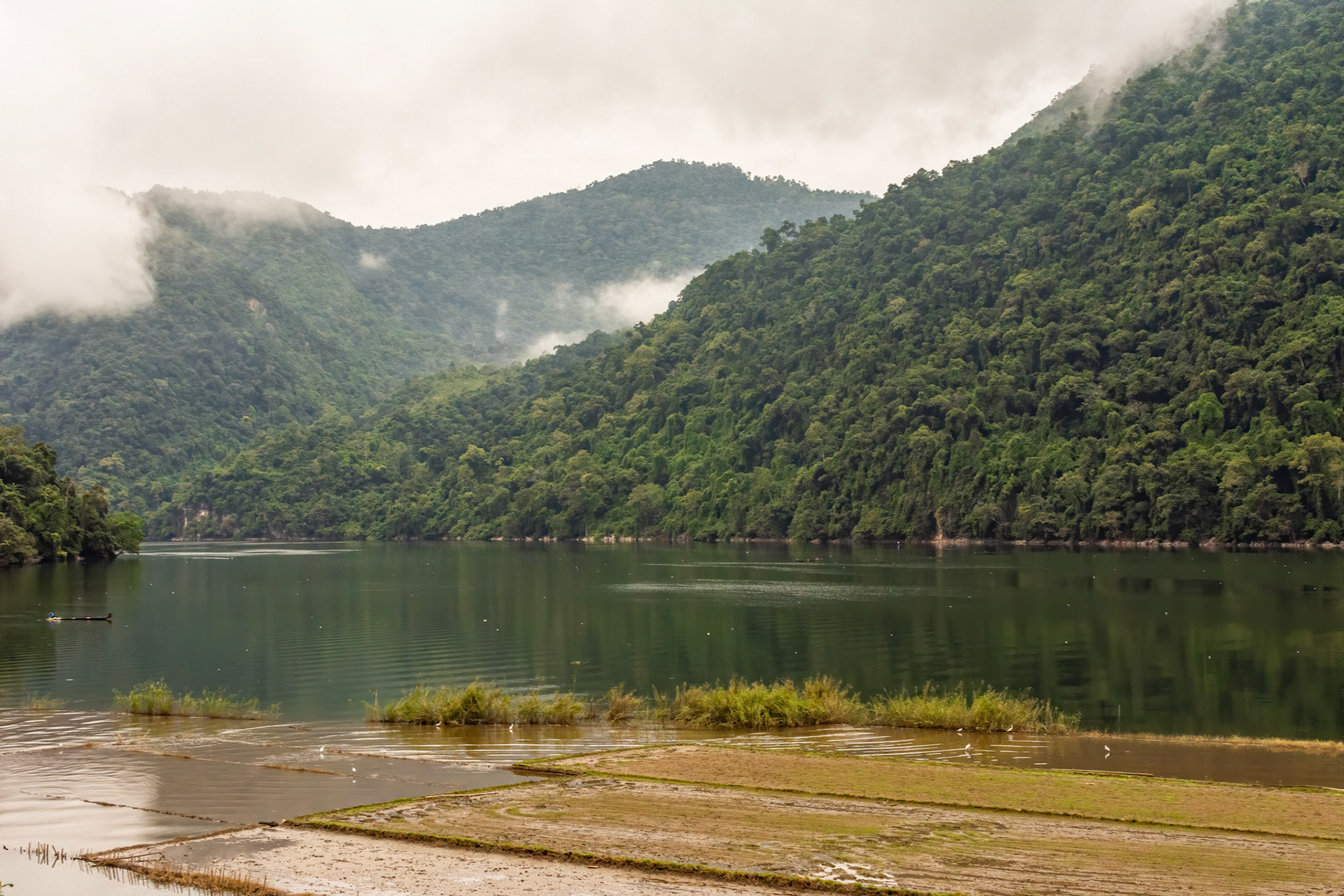 Hồ Ba Bể (Ba Bể Lake)
