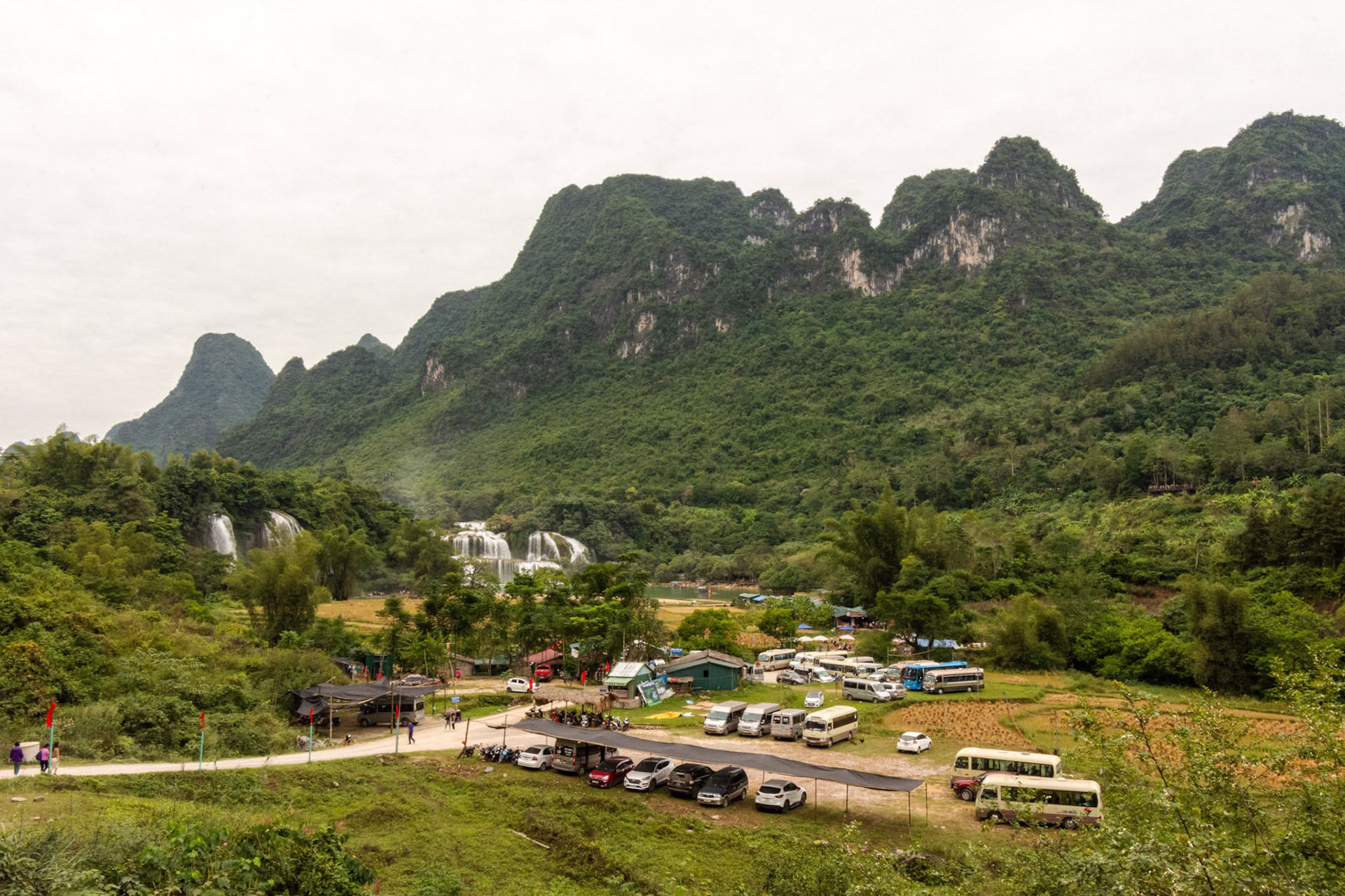 Thác Bản Giốc (Ban Gioc Waterfall)