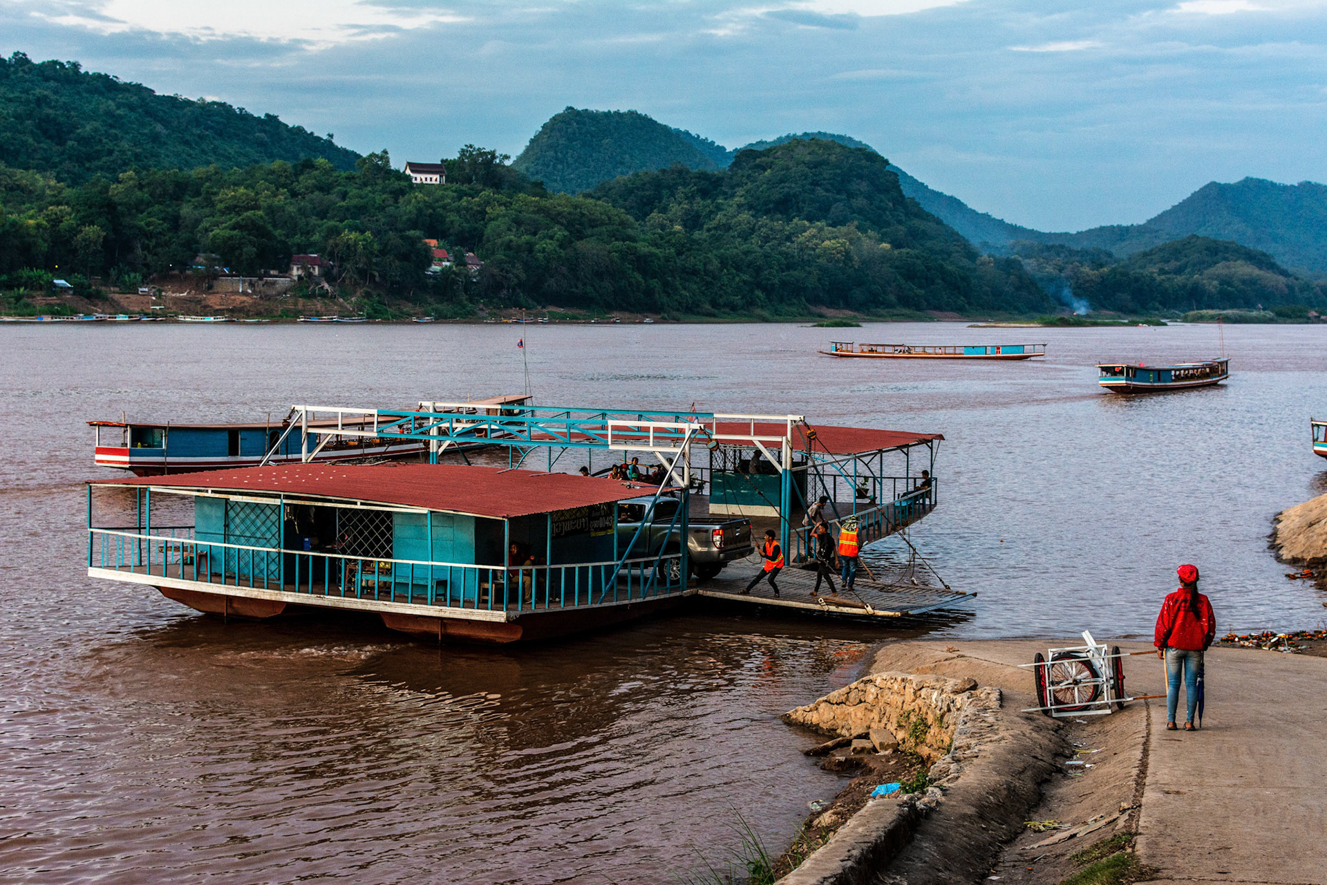Cross river ferry