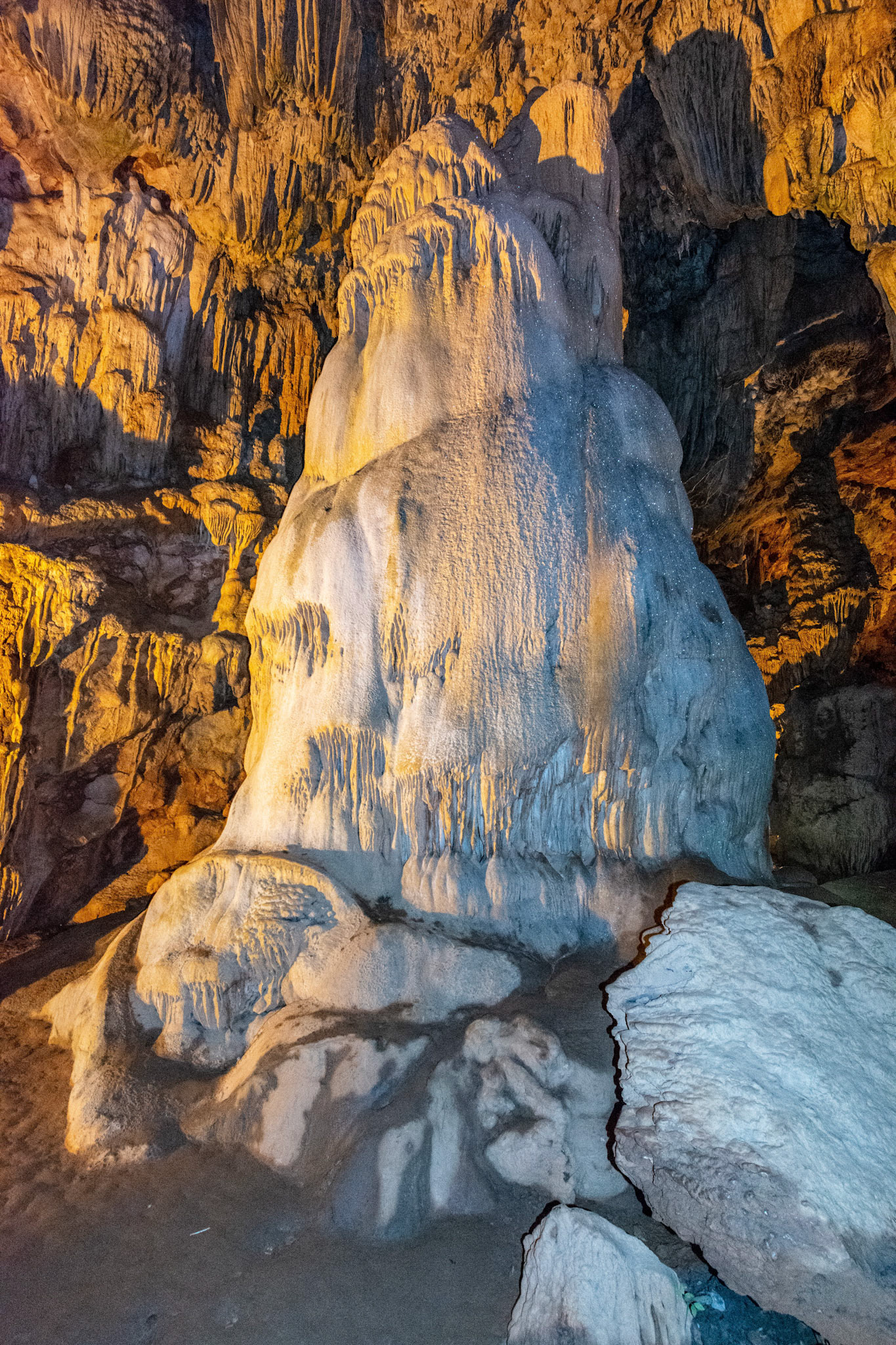 Động Ngườm Ngao (Nguom Ngao Cave)