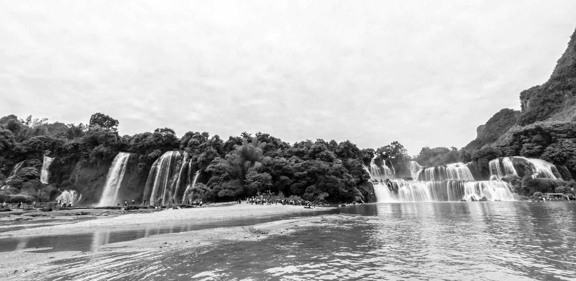 Thác Bản Giốc (Ban Gioc Waterfall)