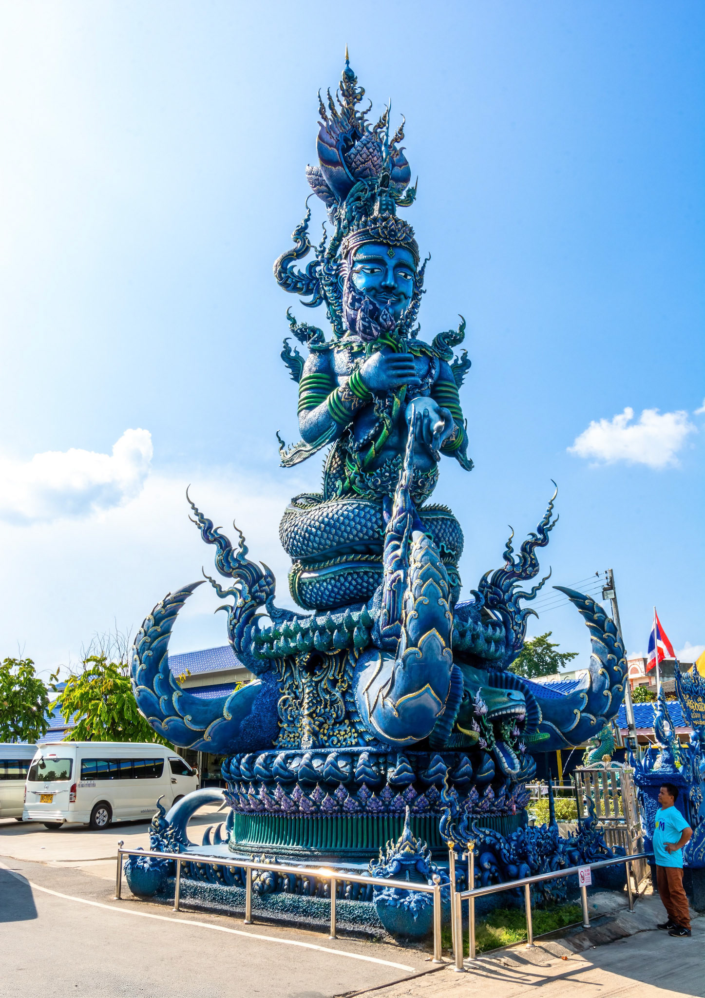 Wat Rong Suea Ten - วัดร่องเสือเต้น, Blue Temple