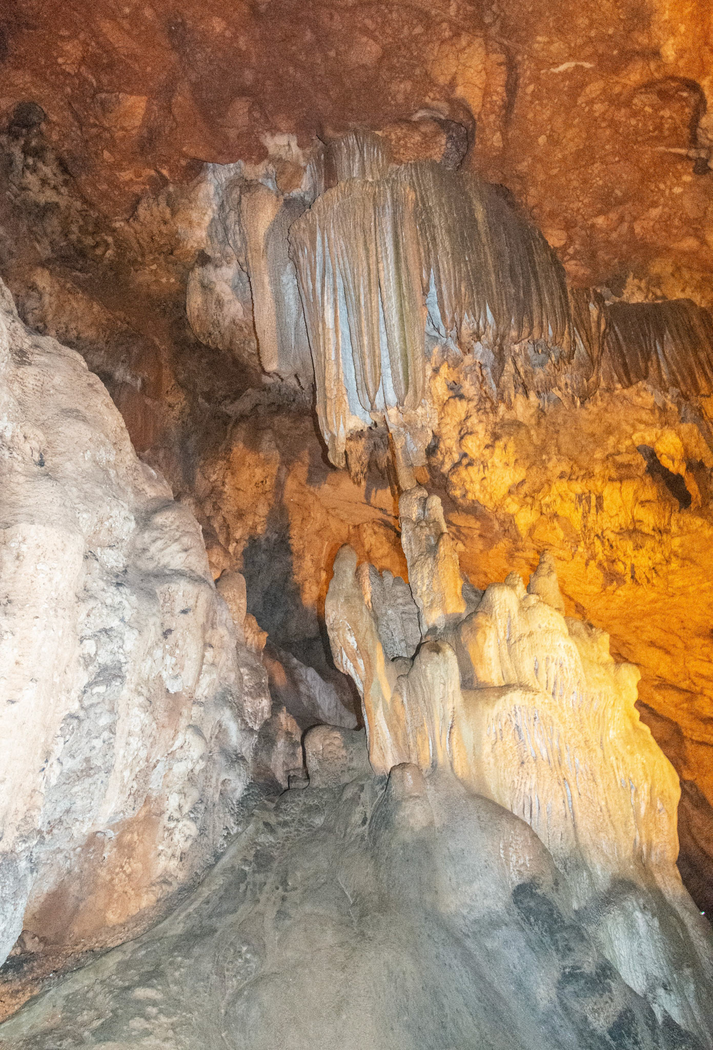 Động Ngườm Ngao (Nguom Ngao Cave)