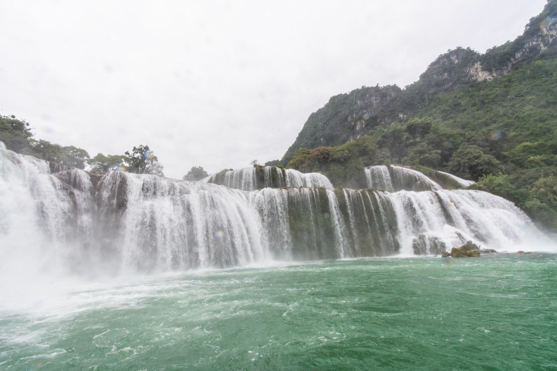 Thác Bản Giốc (Ban Gioc Waterfall)