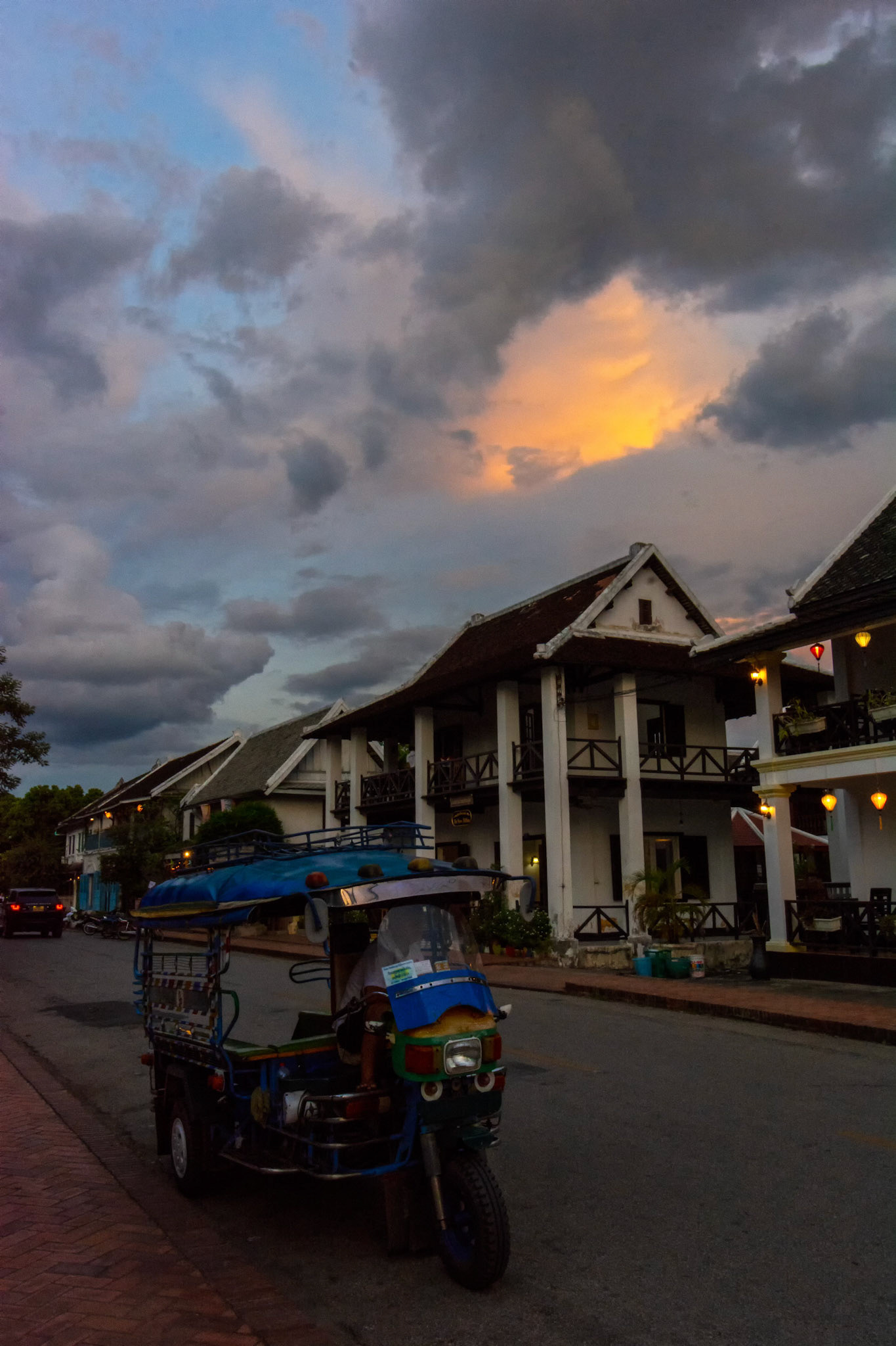 Looking NN East down Sakkaline Road
