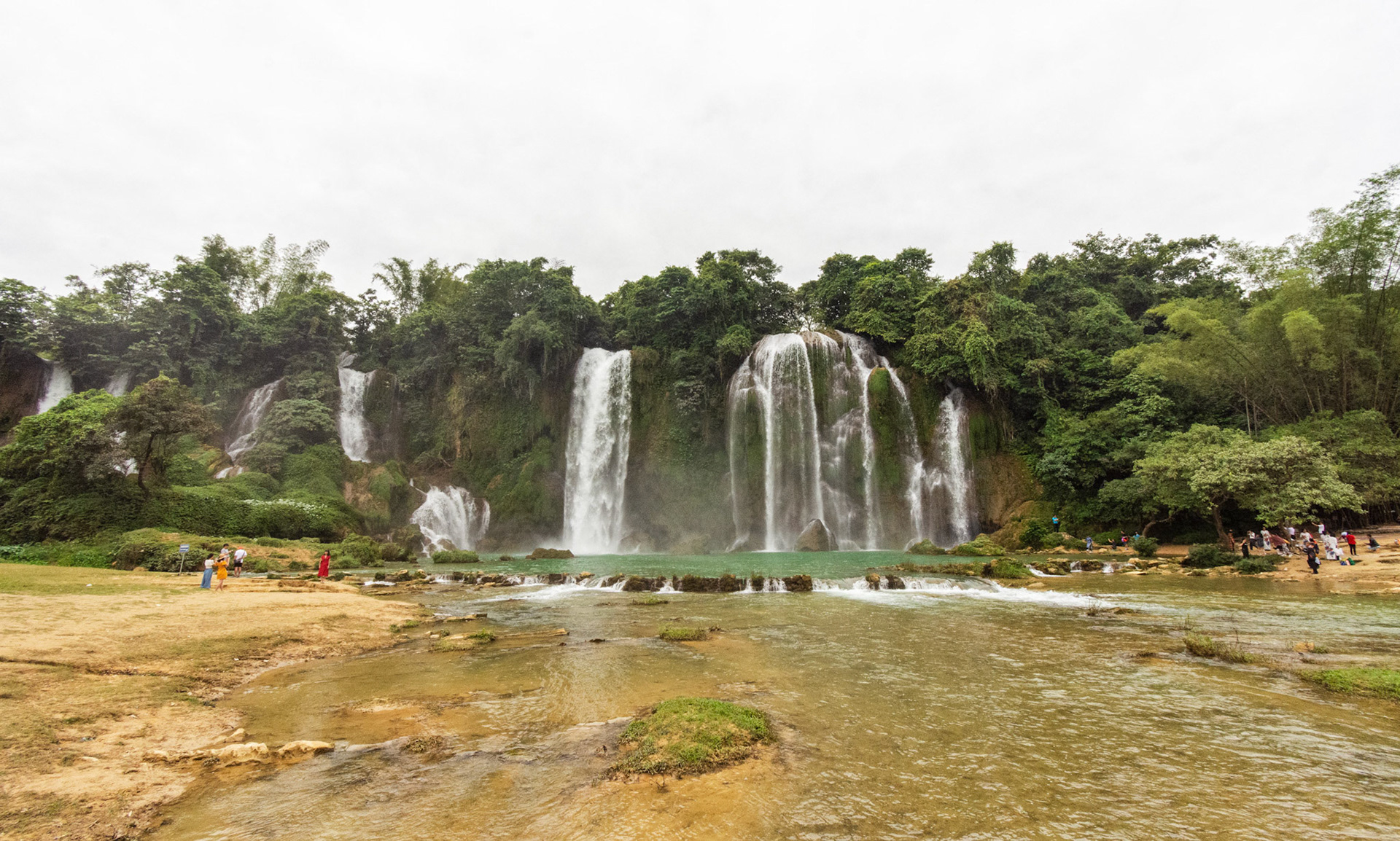 Thác Bản Giốc (Ban Gioc Waterfall)