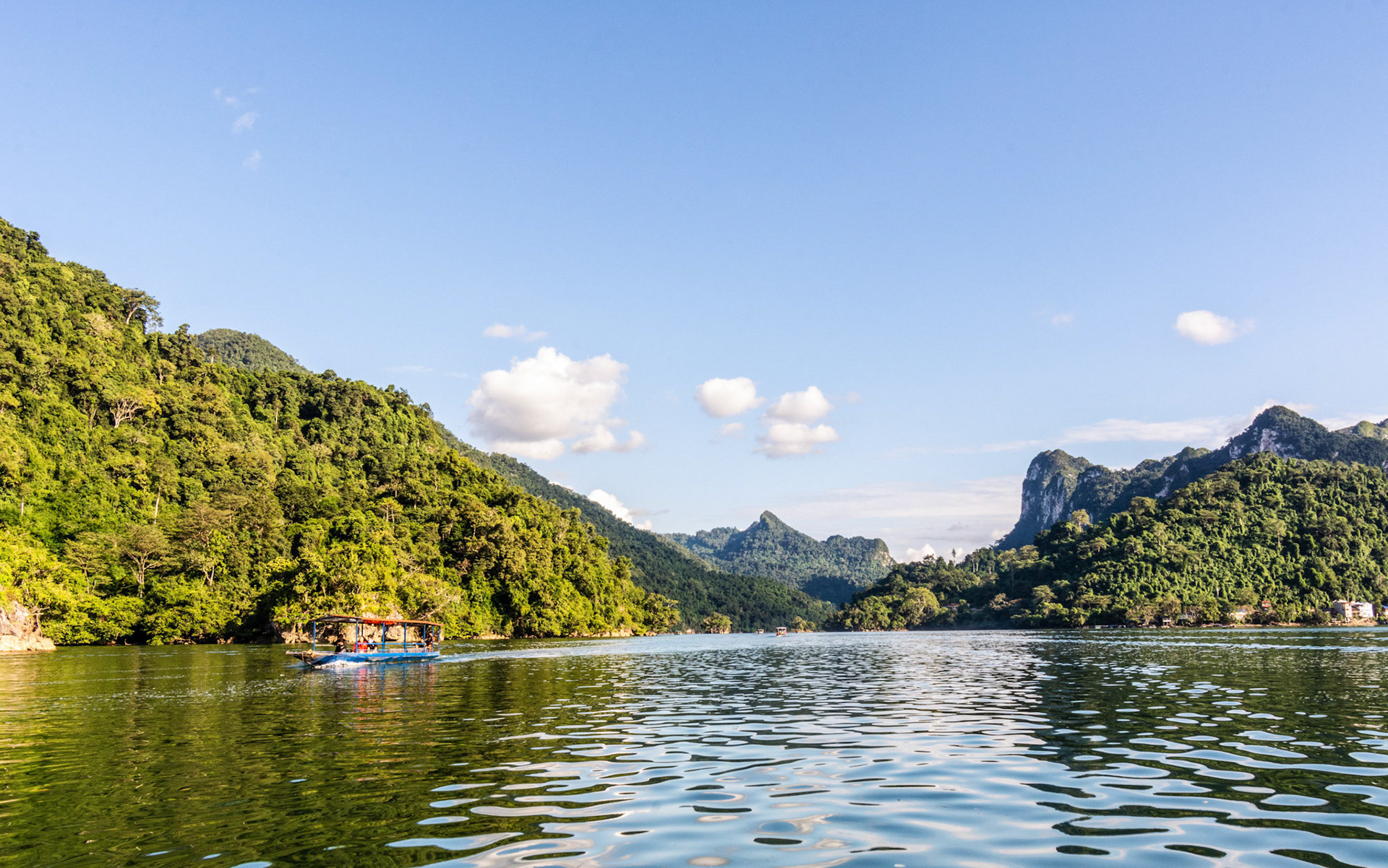 Hồ Ba Bể - Ba Be Lake