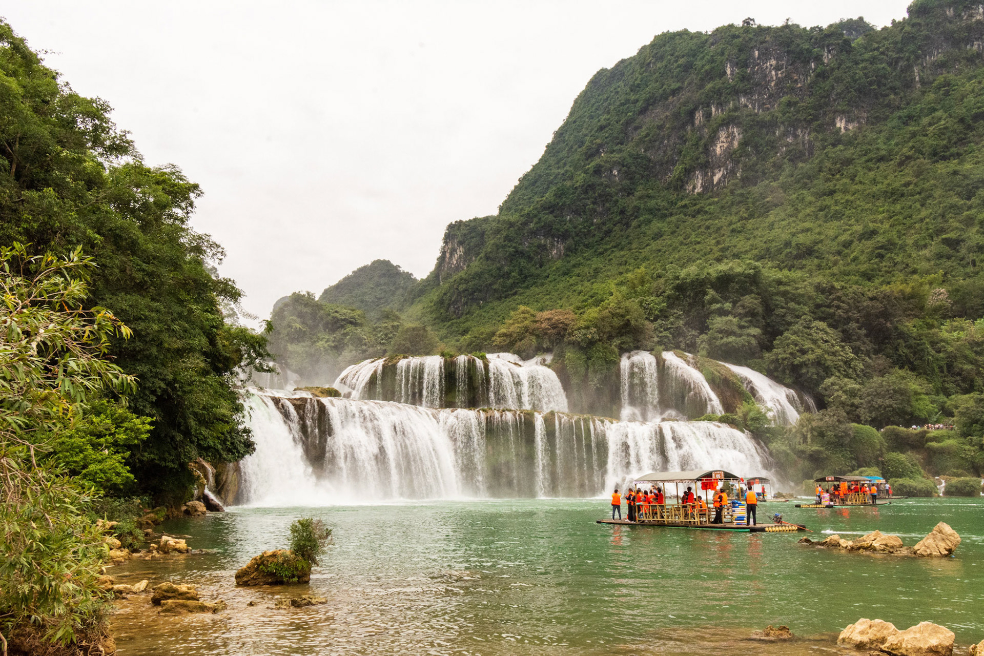 Thác Bản Giốc (Ban Gioc Waterfall)