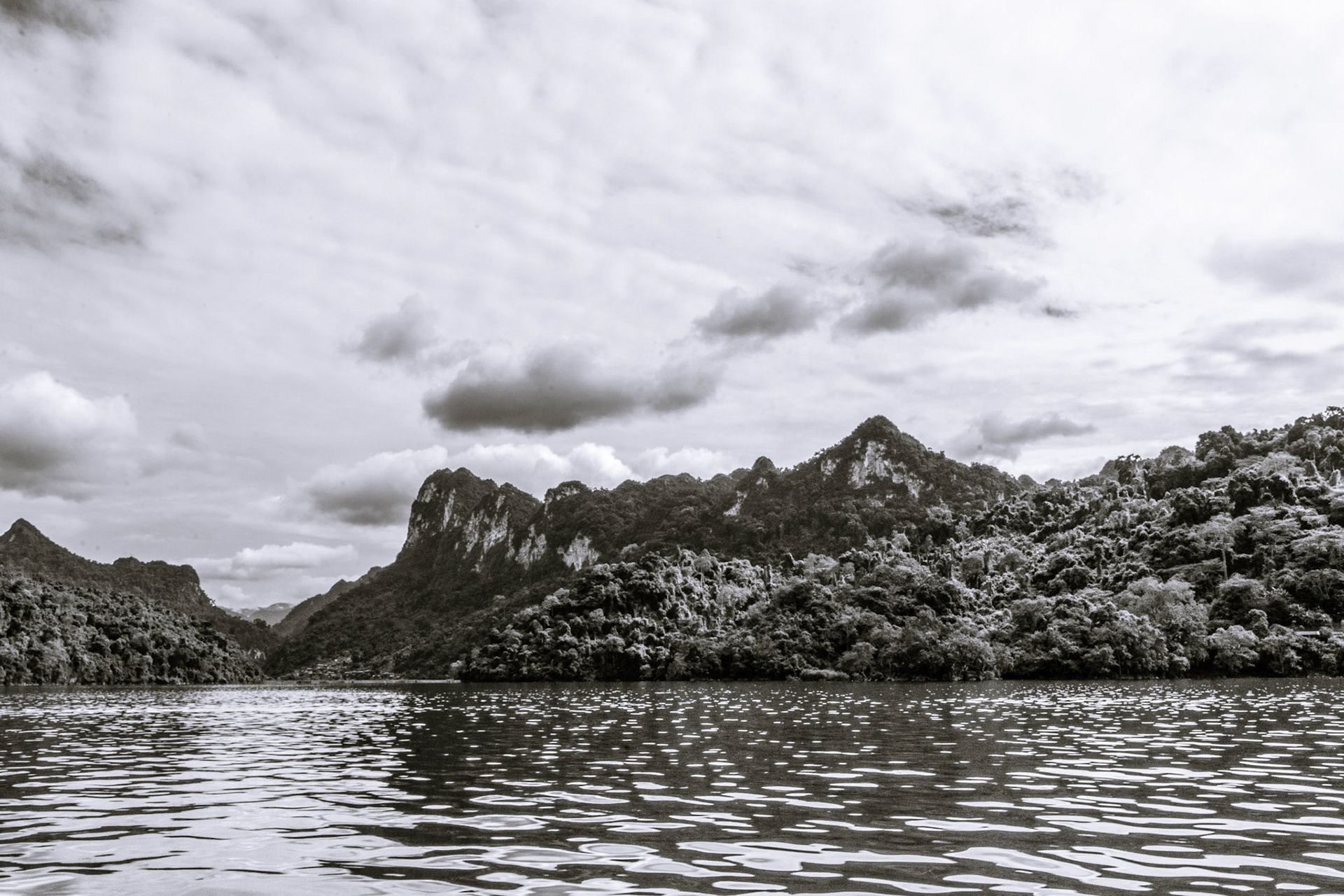 Hồ Ba Bể - Ba Be Lake