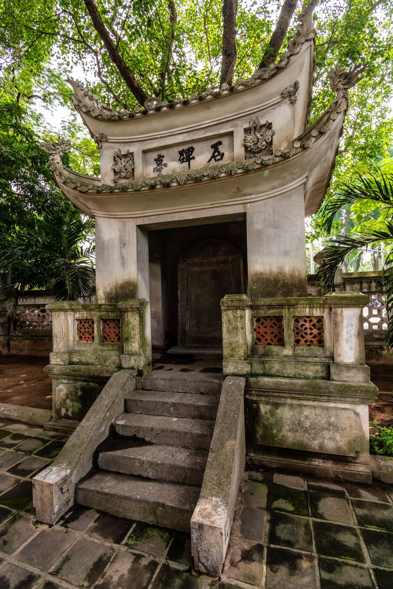Đền Quán Thánh (Quan Thanh Temple)