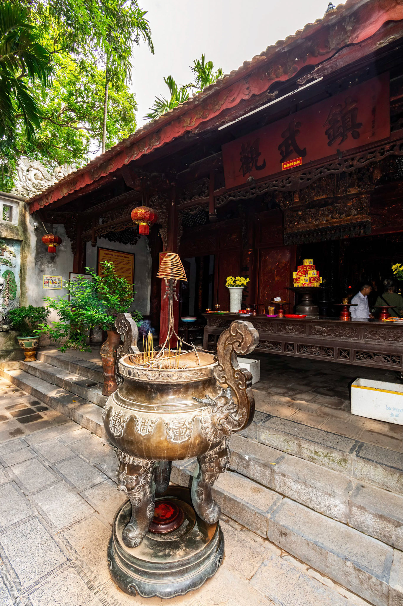Đền Quán Thánh (Quan Thanh Temple)