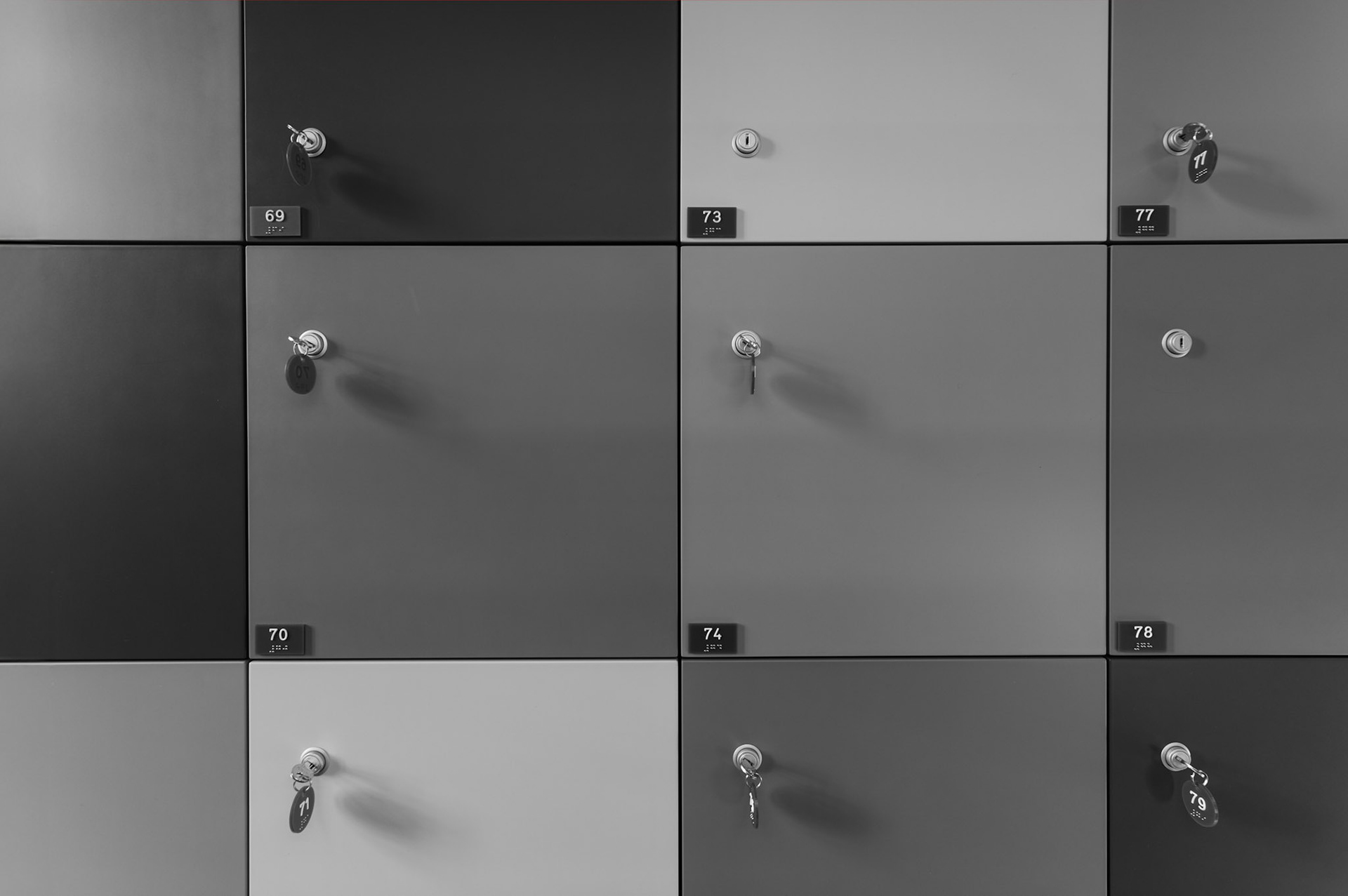 "Geschlossen in Grau", 2025