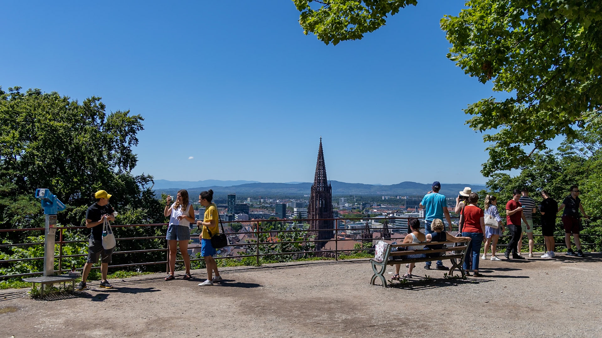 Auf dem Kanonenplatz mit Blick zum Freiburger Münster