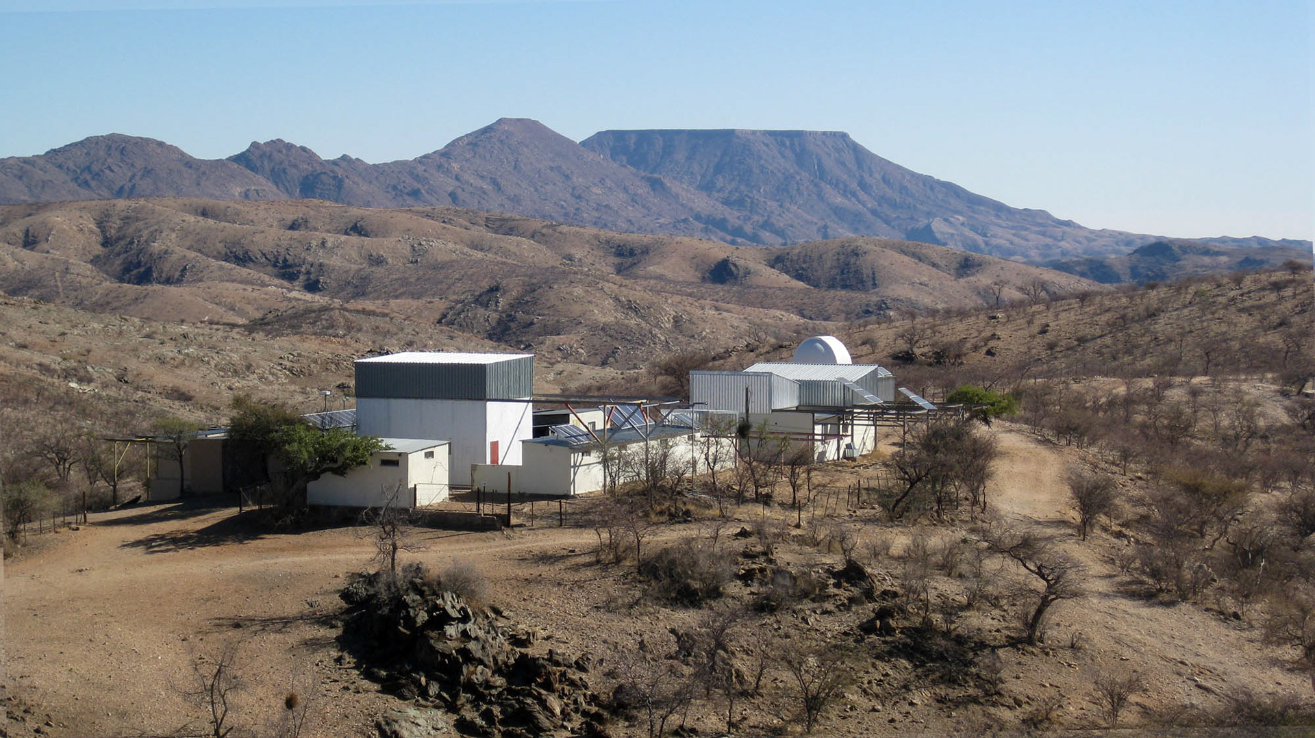 Die IAS Sternwarte auf der Farm Hakos in Namibia