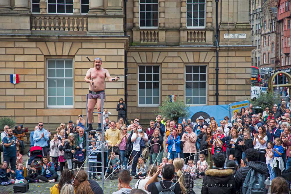 Pete Anderson -@UnstableActs steps up to perform in Parliament Square to a large appreciative audience on Wednesday, even the rain stayed off at the Edinburgh Fringe Festival Photography, Edfringe, Edinburgh Fringe 2021, Edinburgh Fringe Fringe photos, 2021, photos, images, pictures , Edinburgh Fringe Festival photos, Edinburgh Fringe Festival images, Edinburgh Fringe Festival pictures
