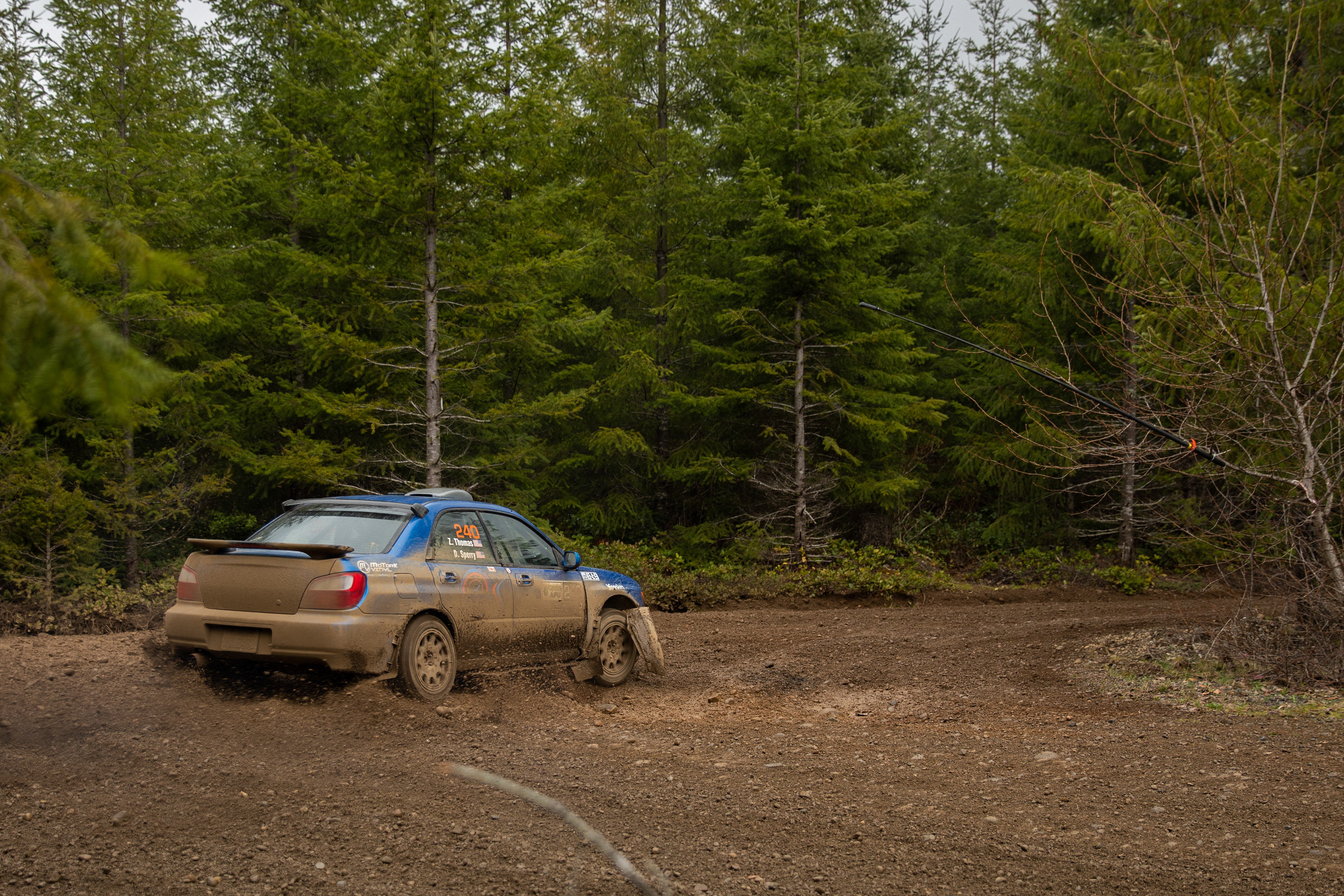 Dan Sperry and Zak Thomas lose a wheel lining, but don't stop racing.