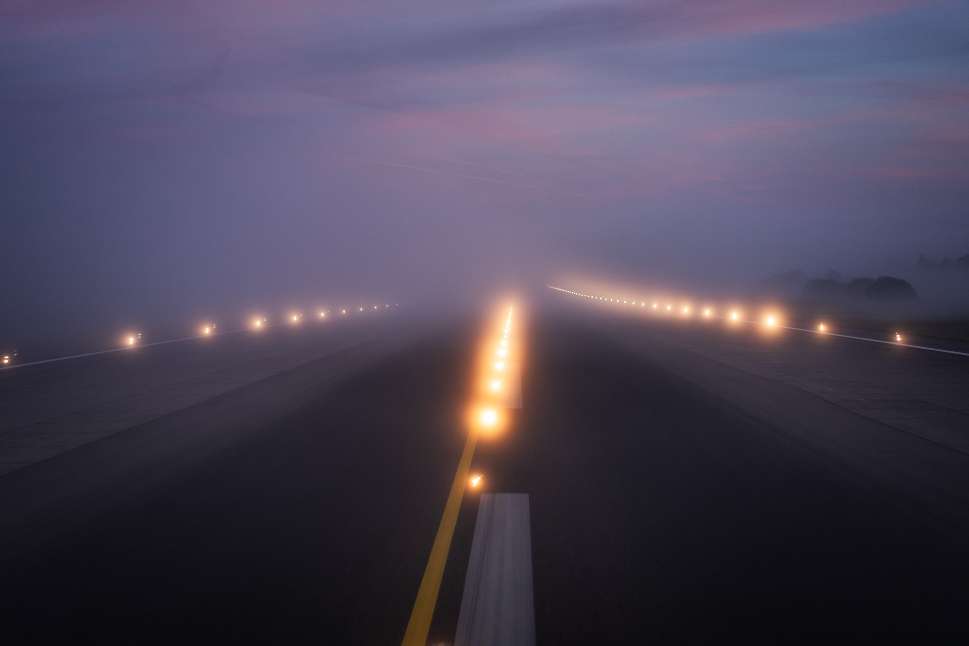 Low Visibility Landing on Runway 14 in Zürich during Fog