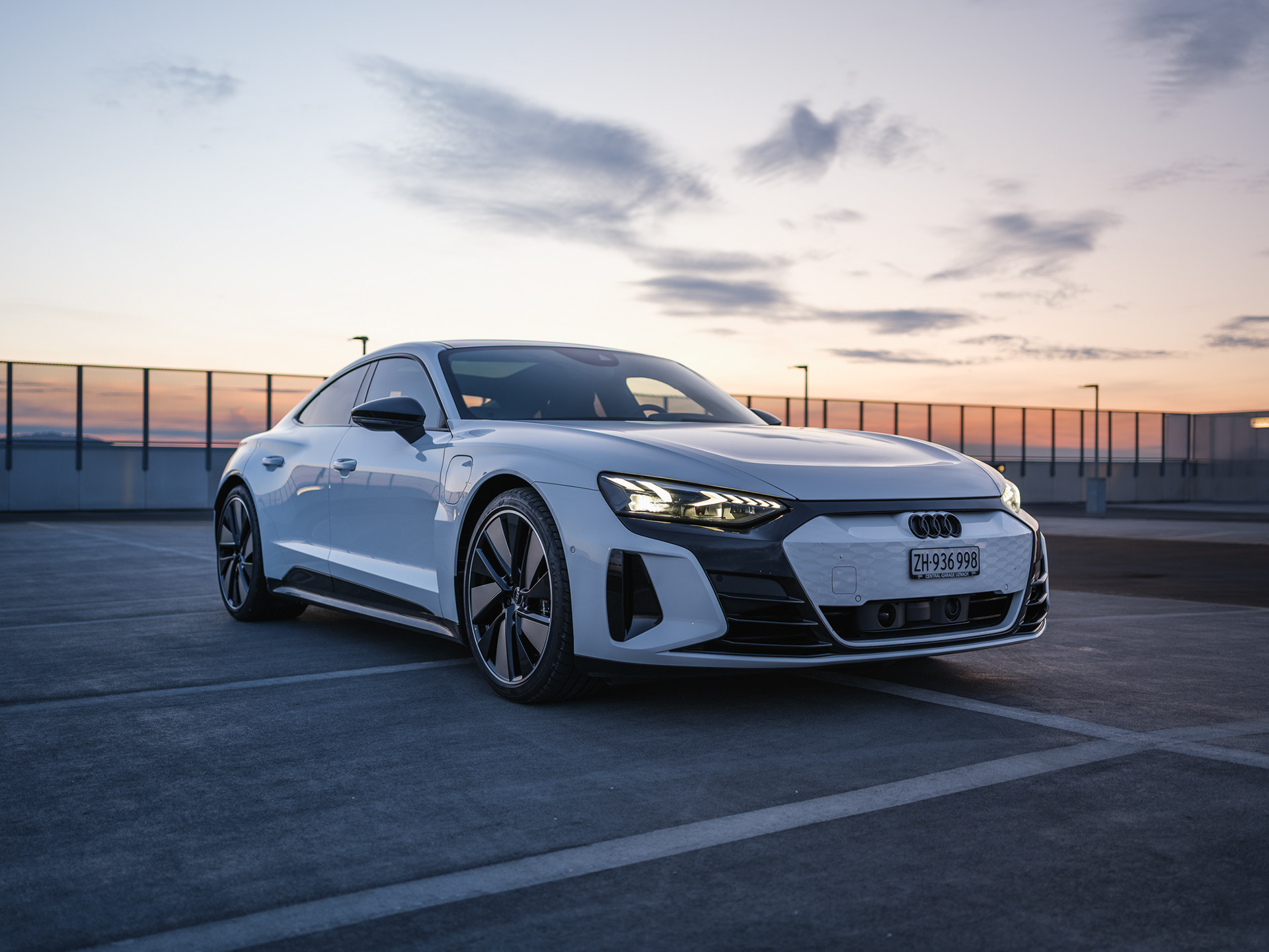 Audi e-tron GT RS in Moody Dusk Light