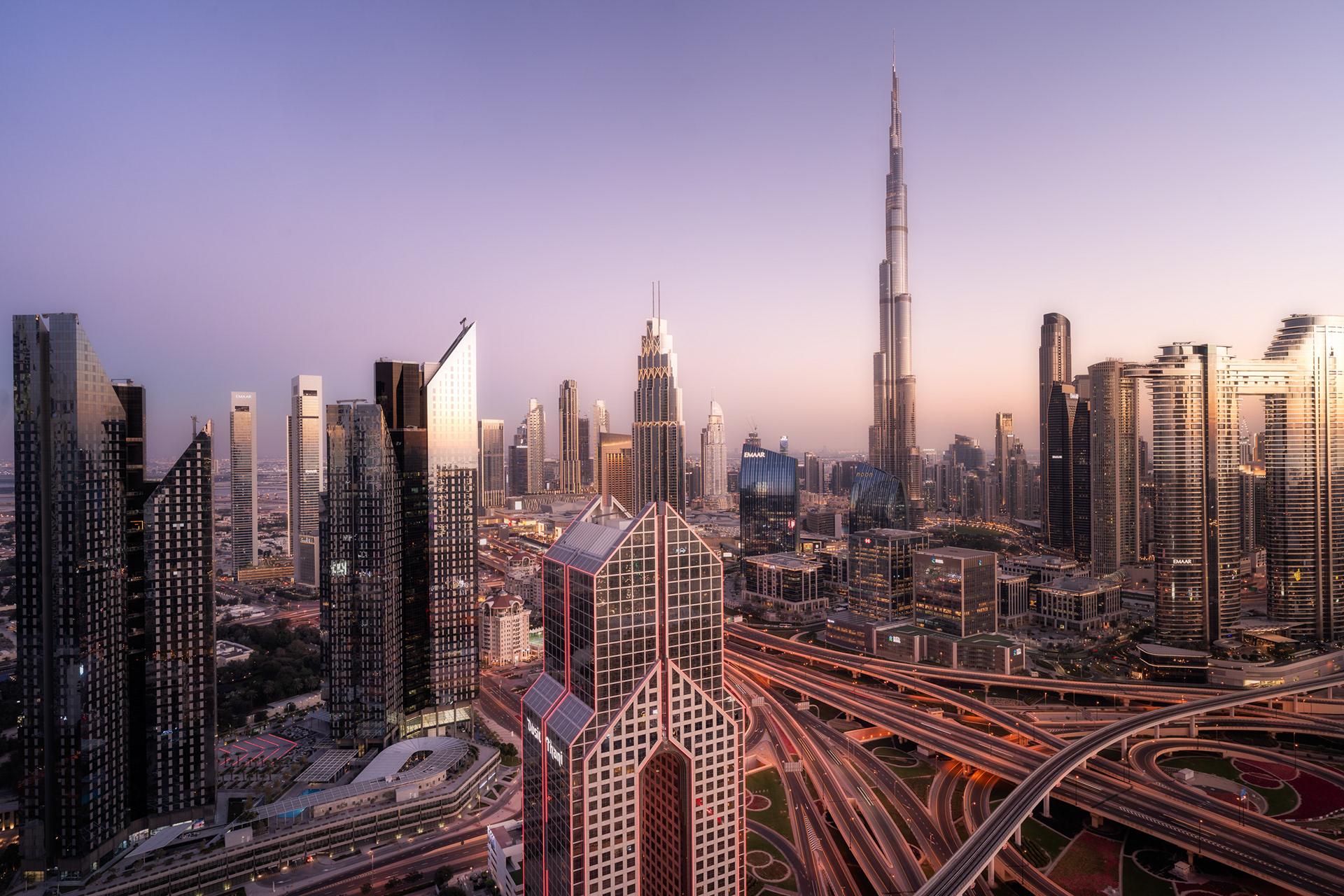 Dubai Skyline Evening View – Shangri-La Hotel & Sheikh Zayed Road at Dusk