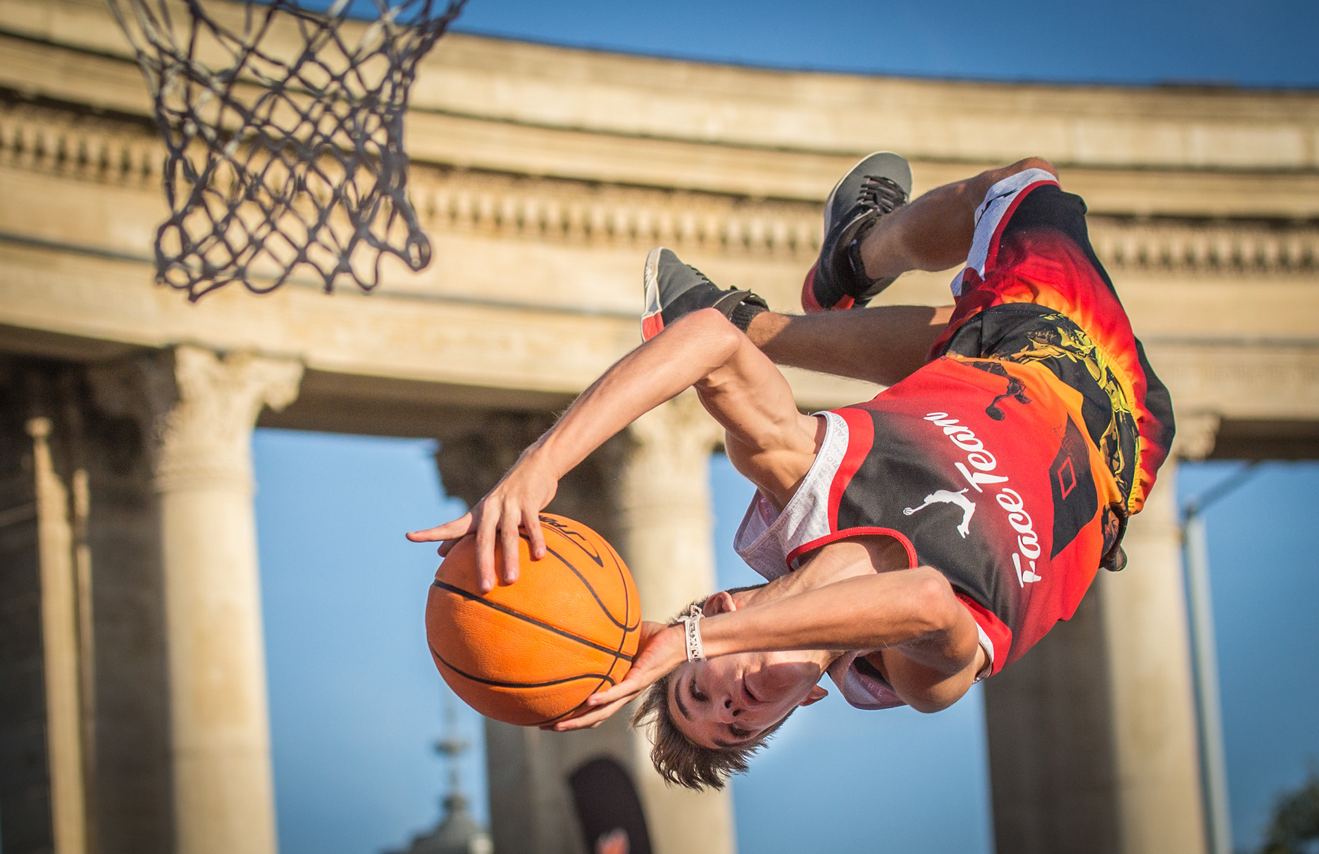 BuDUNKpest, the annual international dunk contest took place in Heroes Square in 2019.