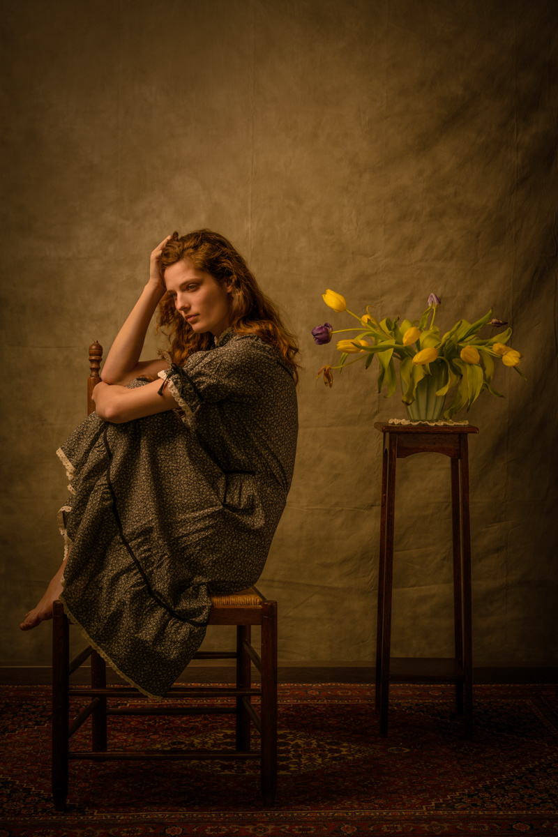 Despaired Thoughts - During my two years at the Fotovakschool I became more aware of one of my personality traits: indecisiveness. Be it in selecting that one right photo for the assignment, or more life-changing decisions. I can be double-minded to the extent that it sometimes makes me feel despair, pictured by the pose of the model.