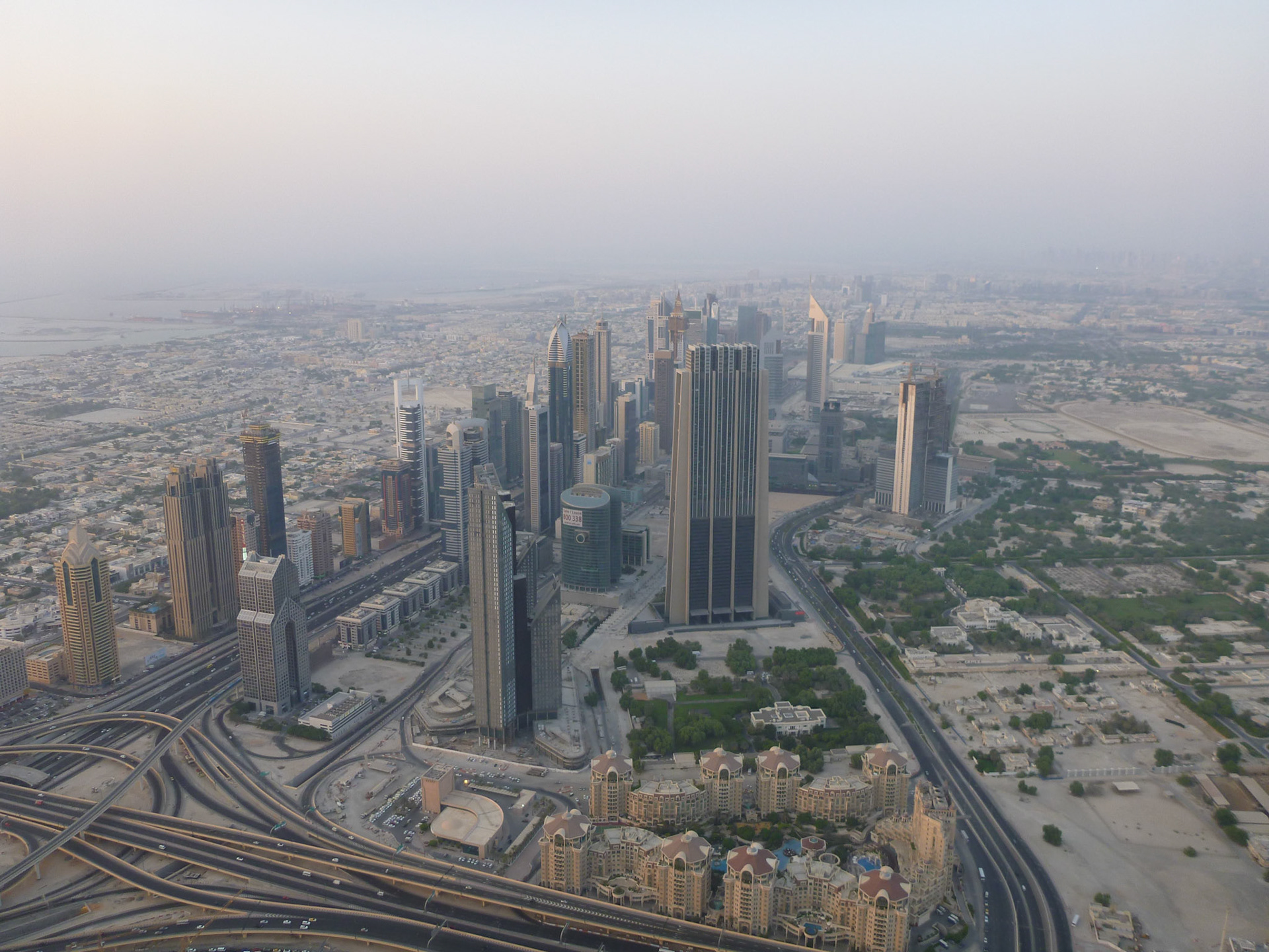 15.9.11 DUBAI - Burj Khalifa - výhled