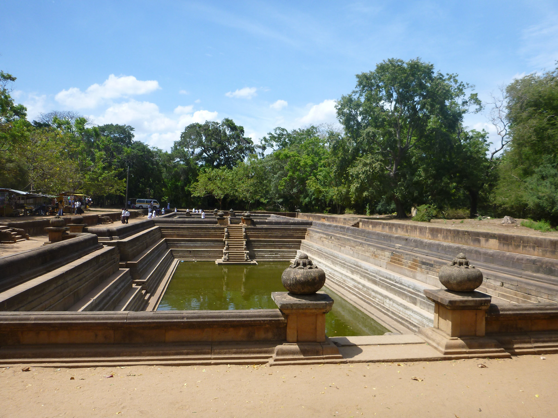 3.9.11 ANURADAPURA - KUTTAM POKUNA - dvojice nádrží