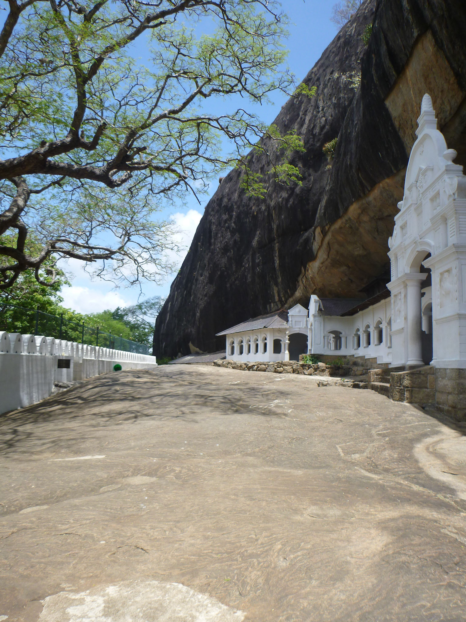 5.9.11 DAMBULA - Královský skalní palác