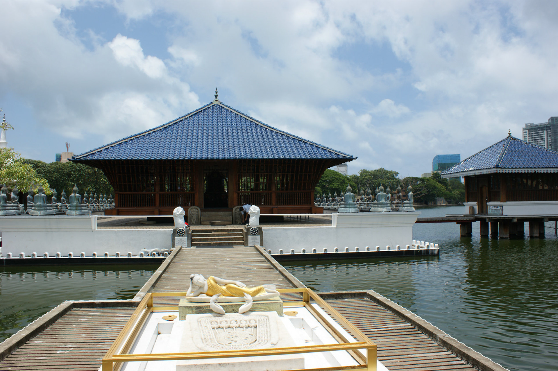 8.9.11 COLOMBO - chrám Síma Malakaja (jezero Beira)