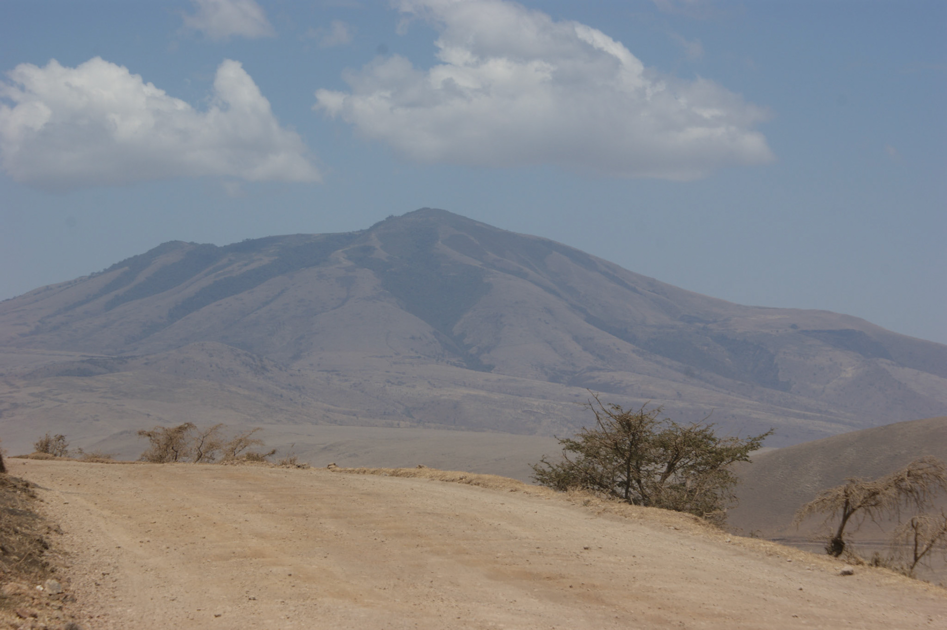 1.10.2009 TANZANIE - Ngorongoro - cesta do Serengeti