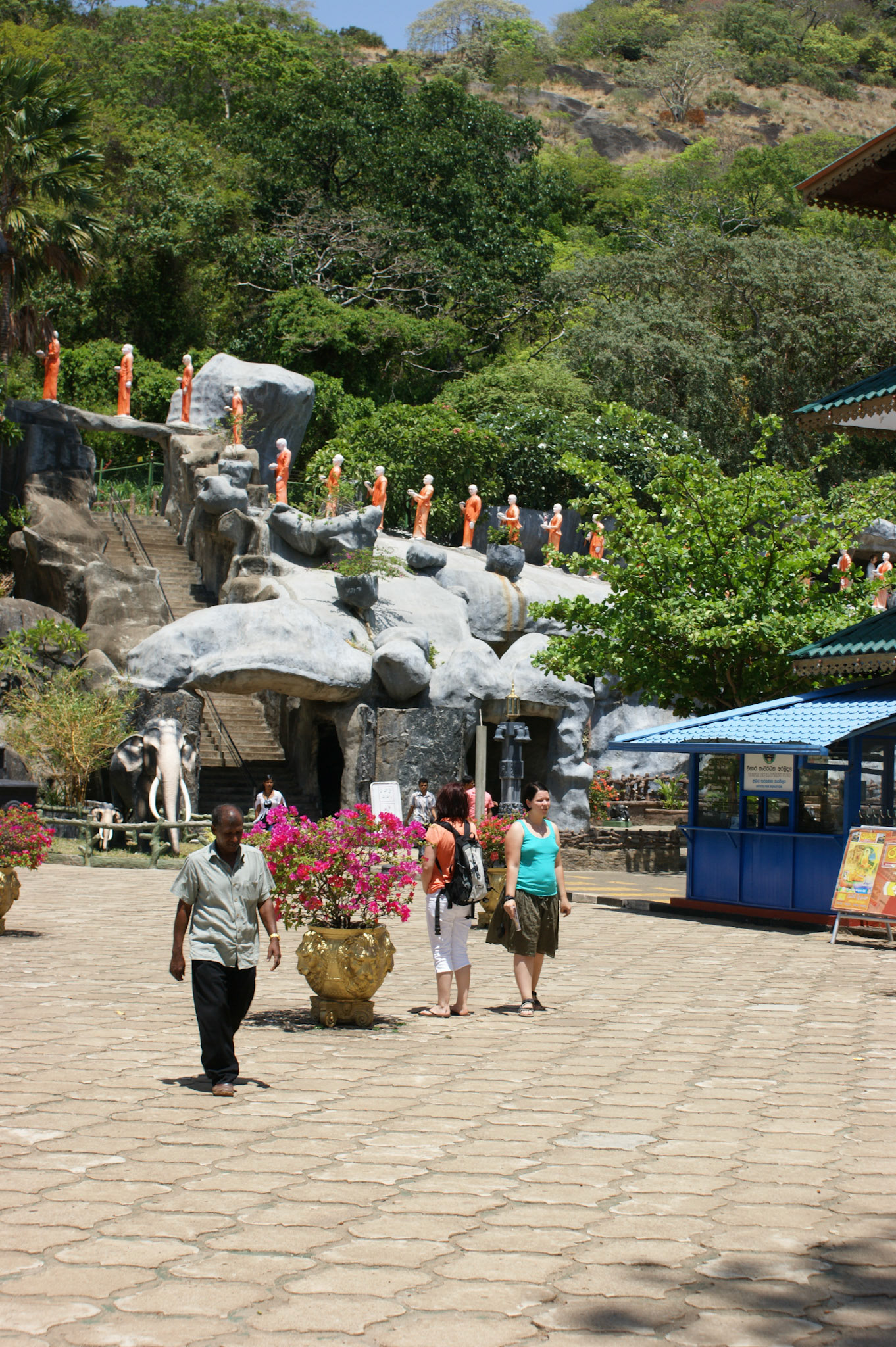 5.9.11 DAMBULA - Zlatý chrám