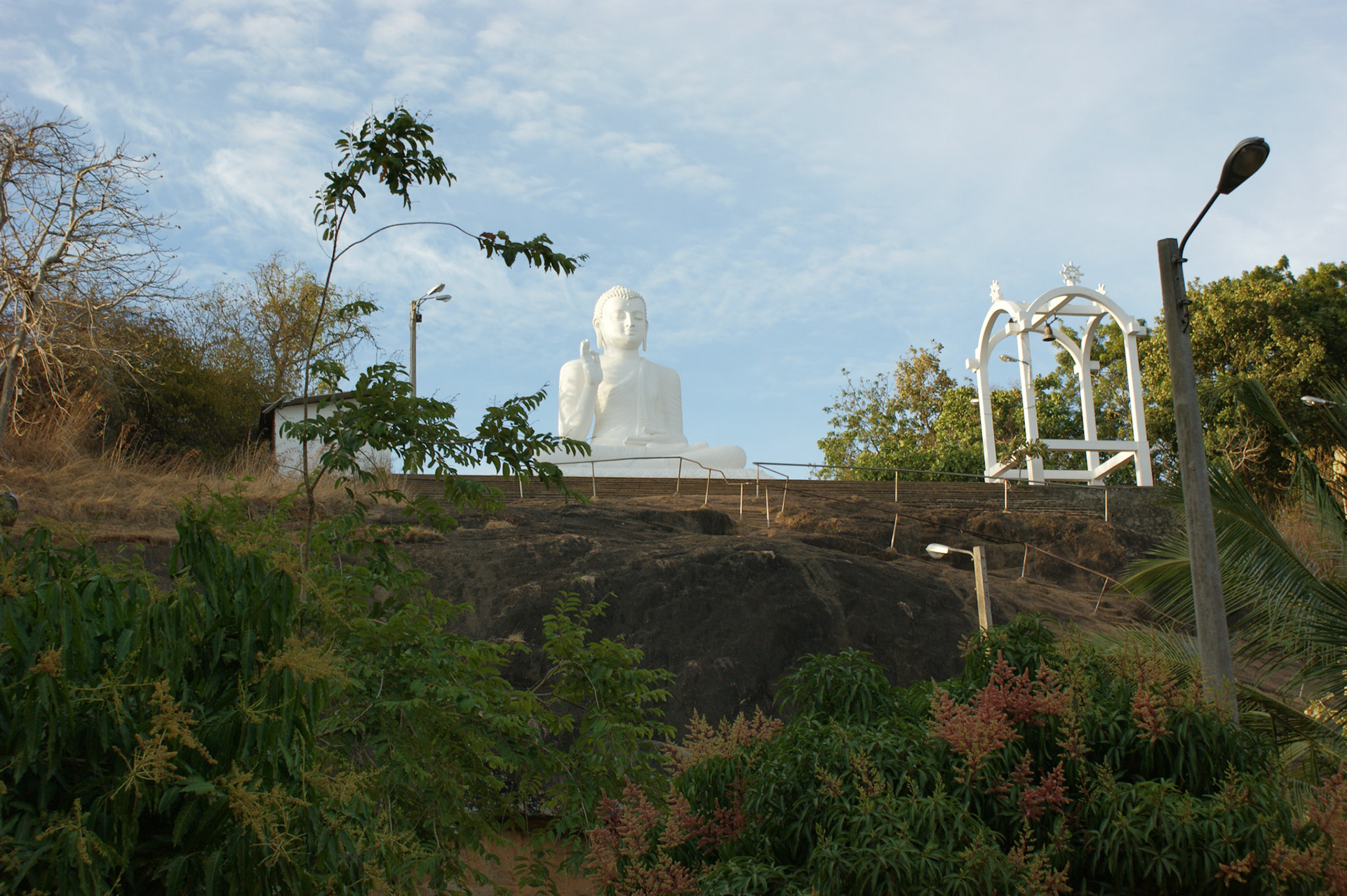 3.9.11 MIHINTALE - socha budhy