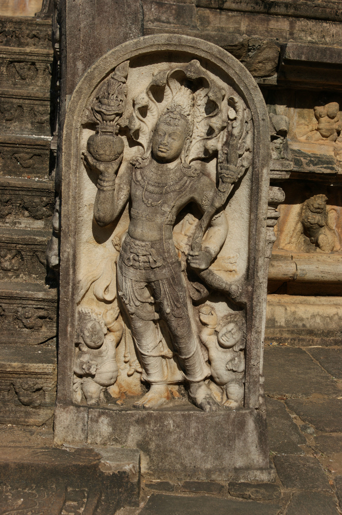 5.9.11 POLONARUVA - skupina královského paláce