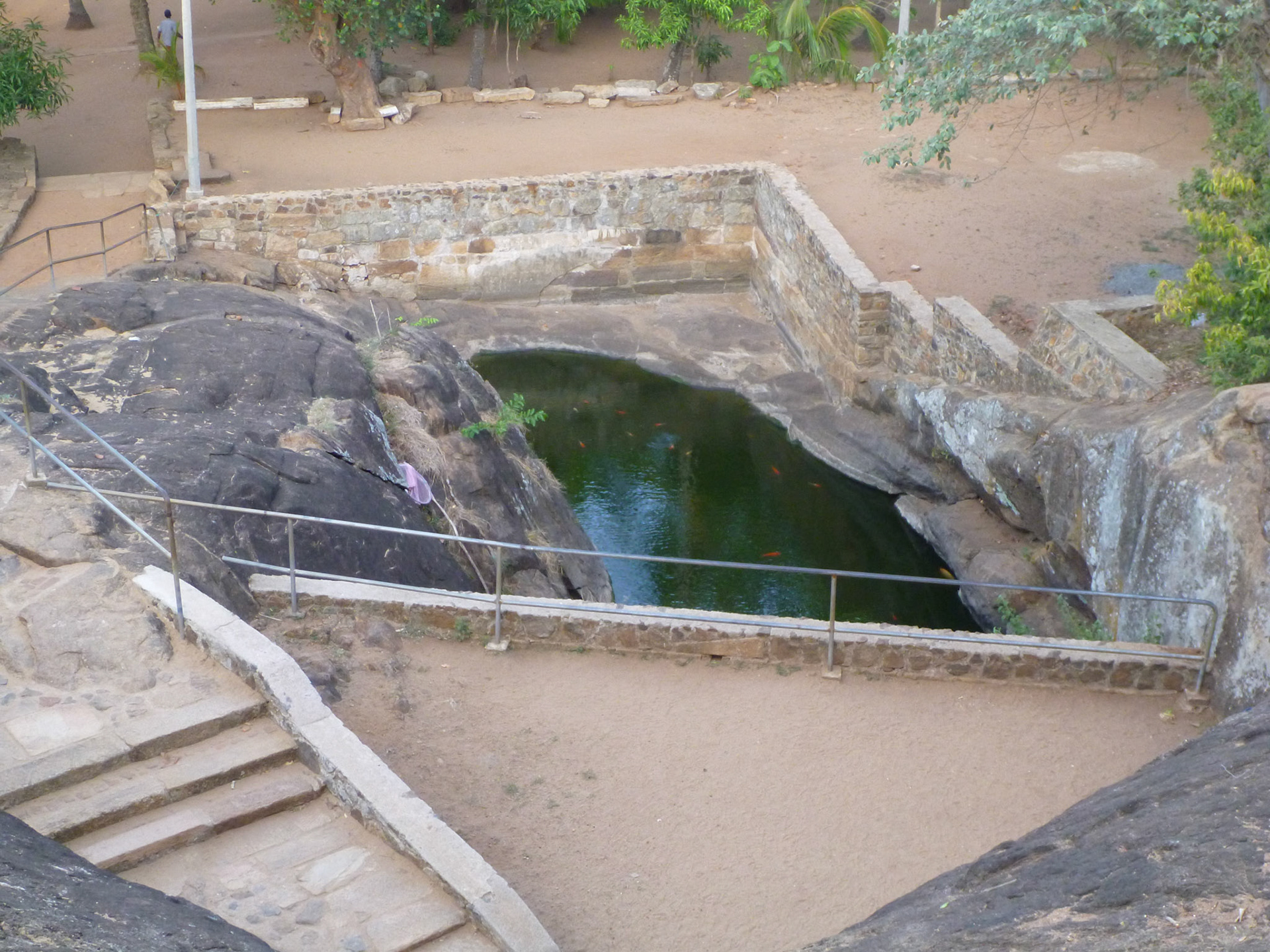 3.9.11 MIHINTALE - DÁGOBA MAHÁSEJA