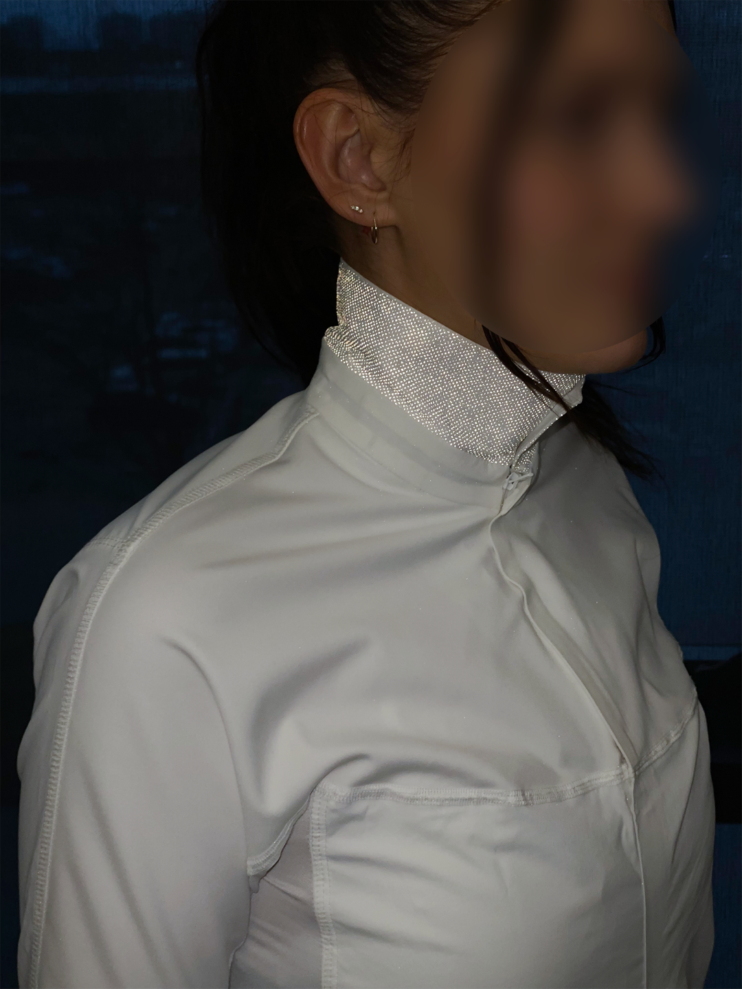 Under-collar hi-vis printed dotted fabric application.