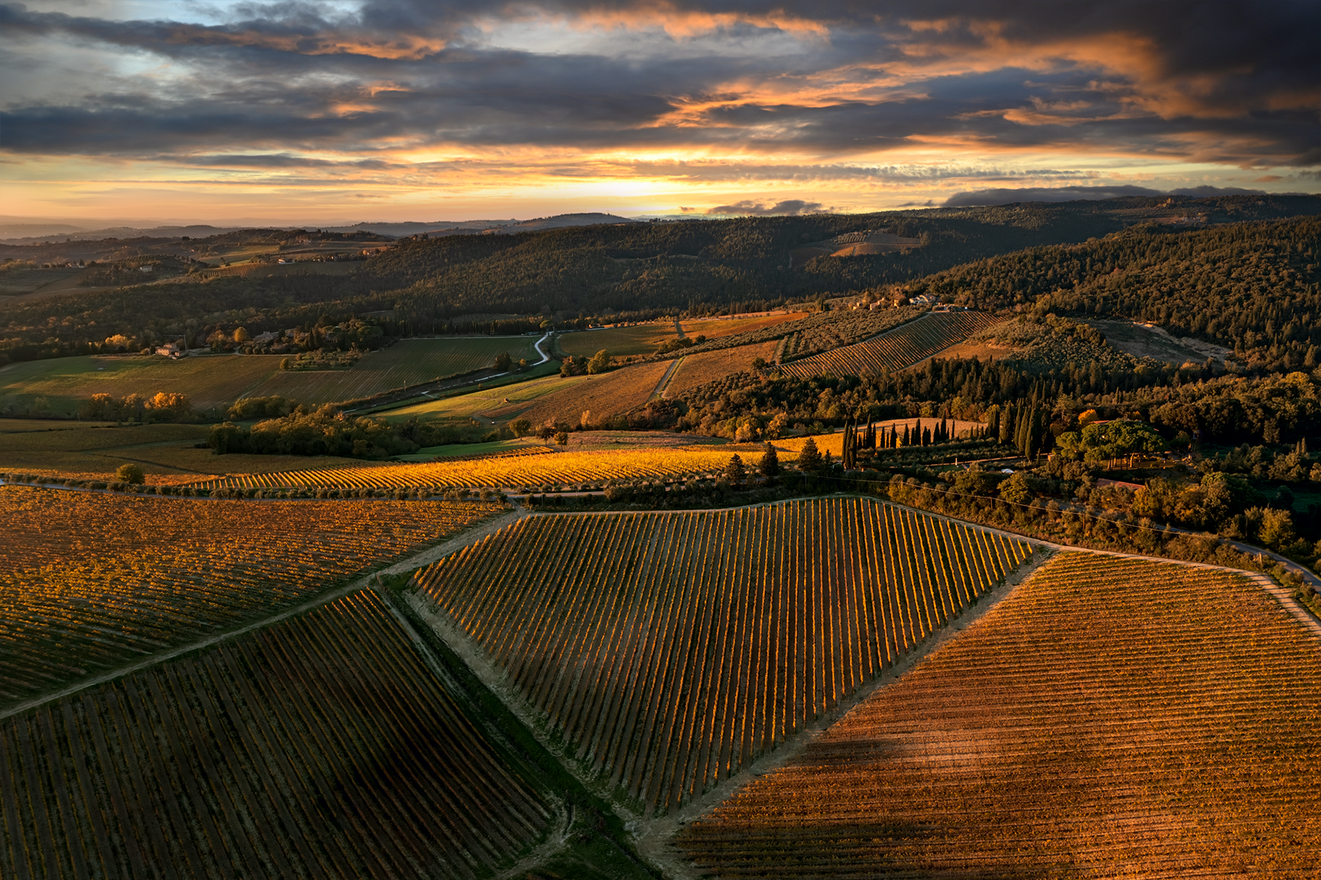 fotografia drone toscana - vedua del Chianti in aautunno dopo temporale - daniele scalera fotografo