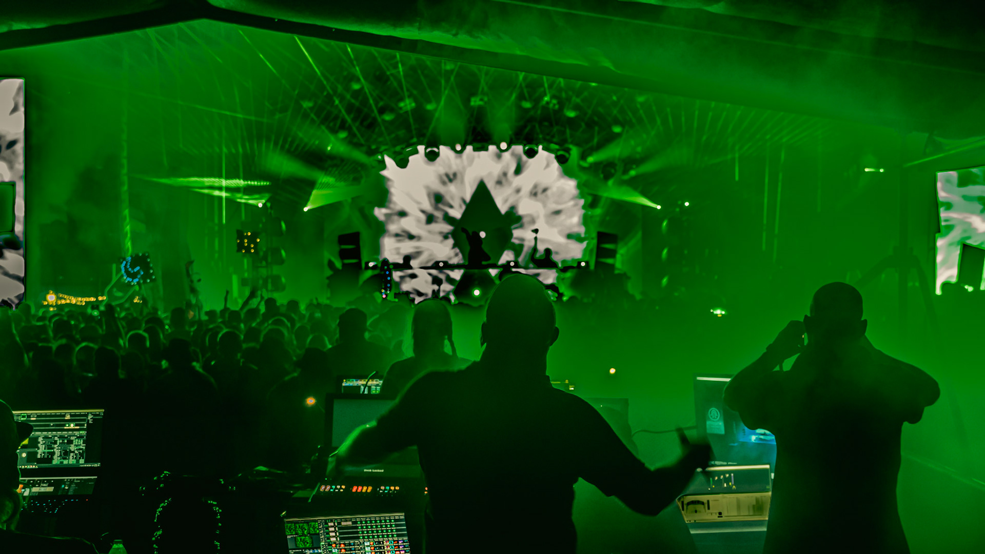 Seven Lion’s Team Vibing