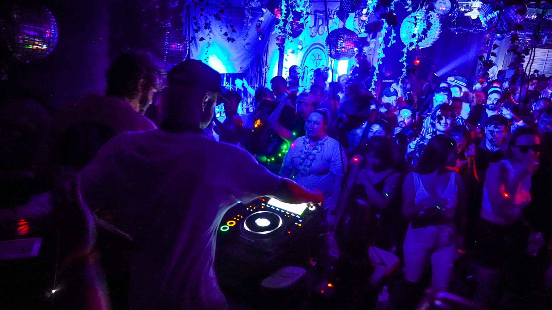 Fisher And Lee Foss In a tire shop 🛞