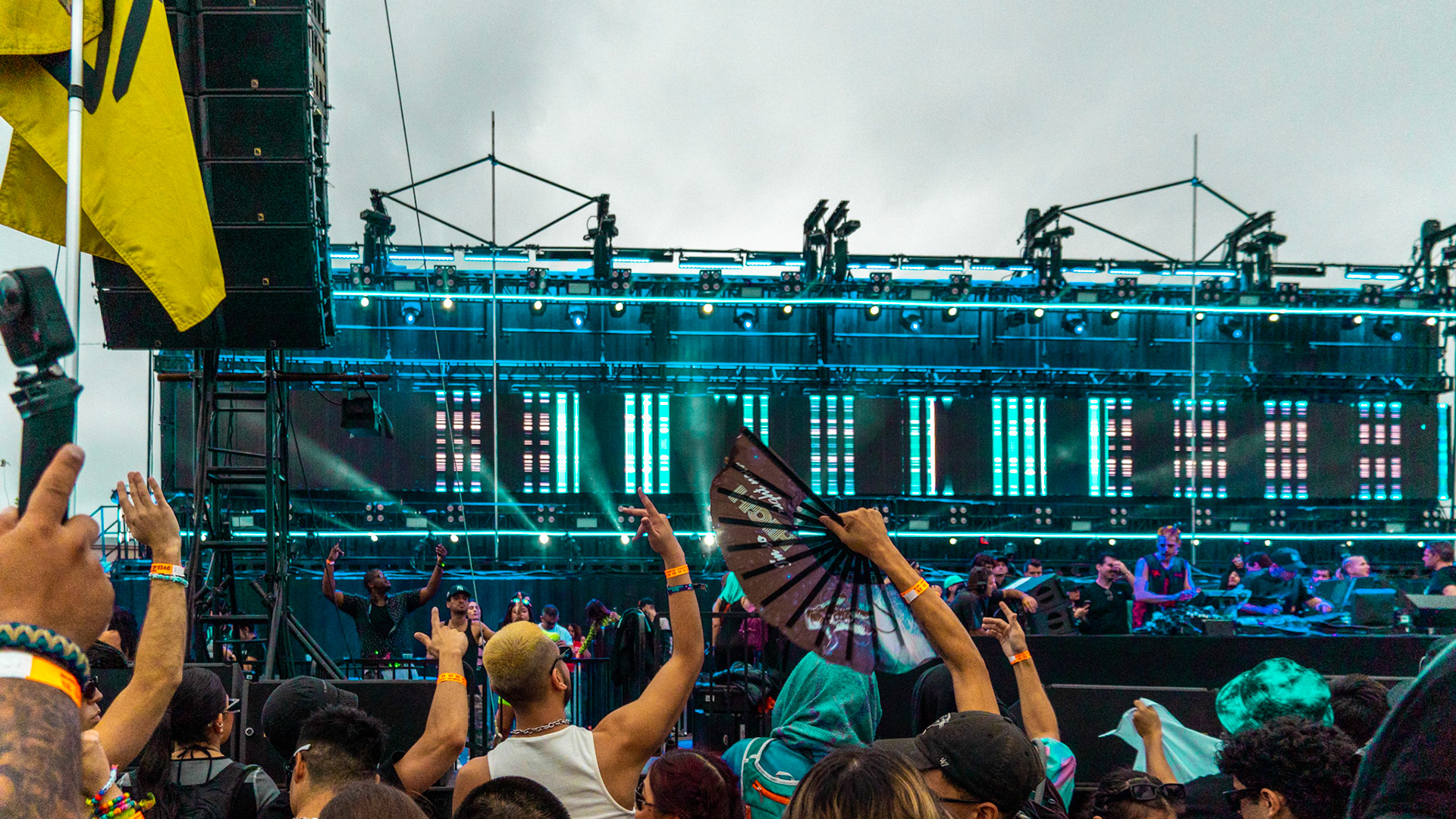 FJAAK @ Neón Garden