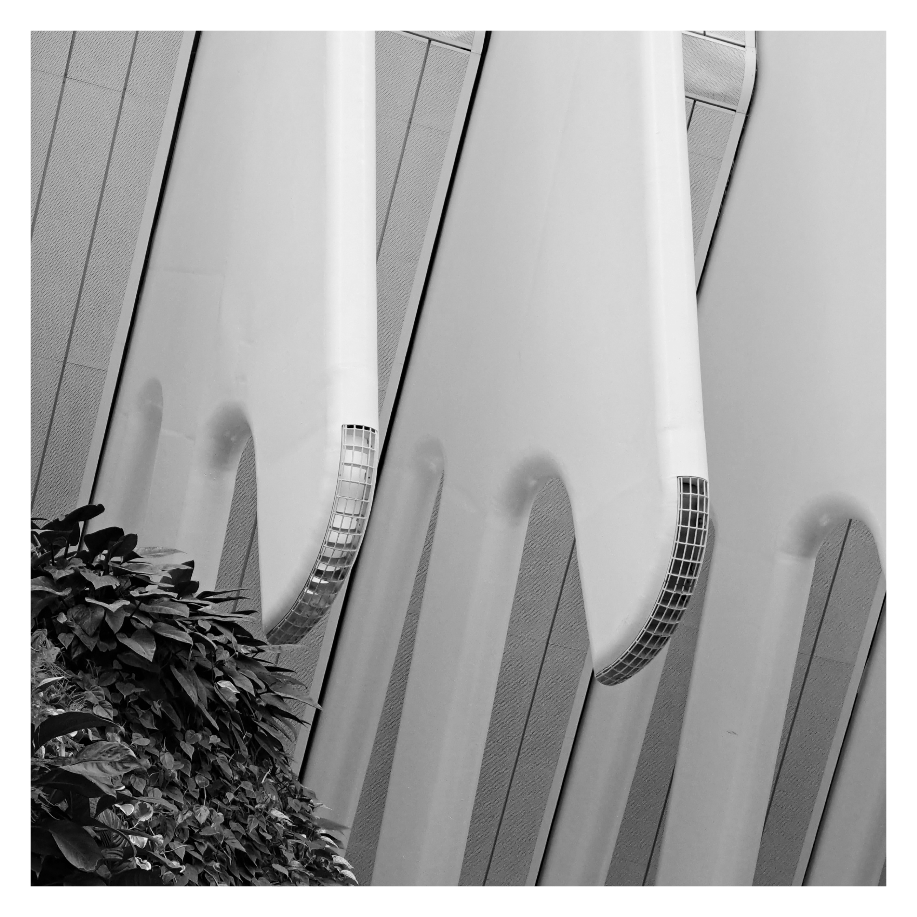 V23 | L'Agora | The distinctive ventilation shaft fins of this structure enhance its futuristic aesthetic while providing natural airflow and improving energy efficiency. A great example of the blend of form and function in architectural design.