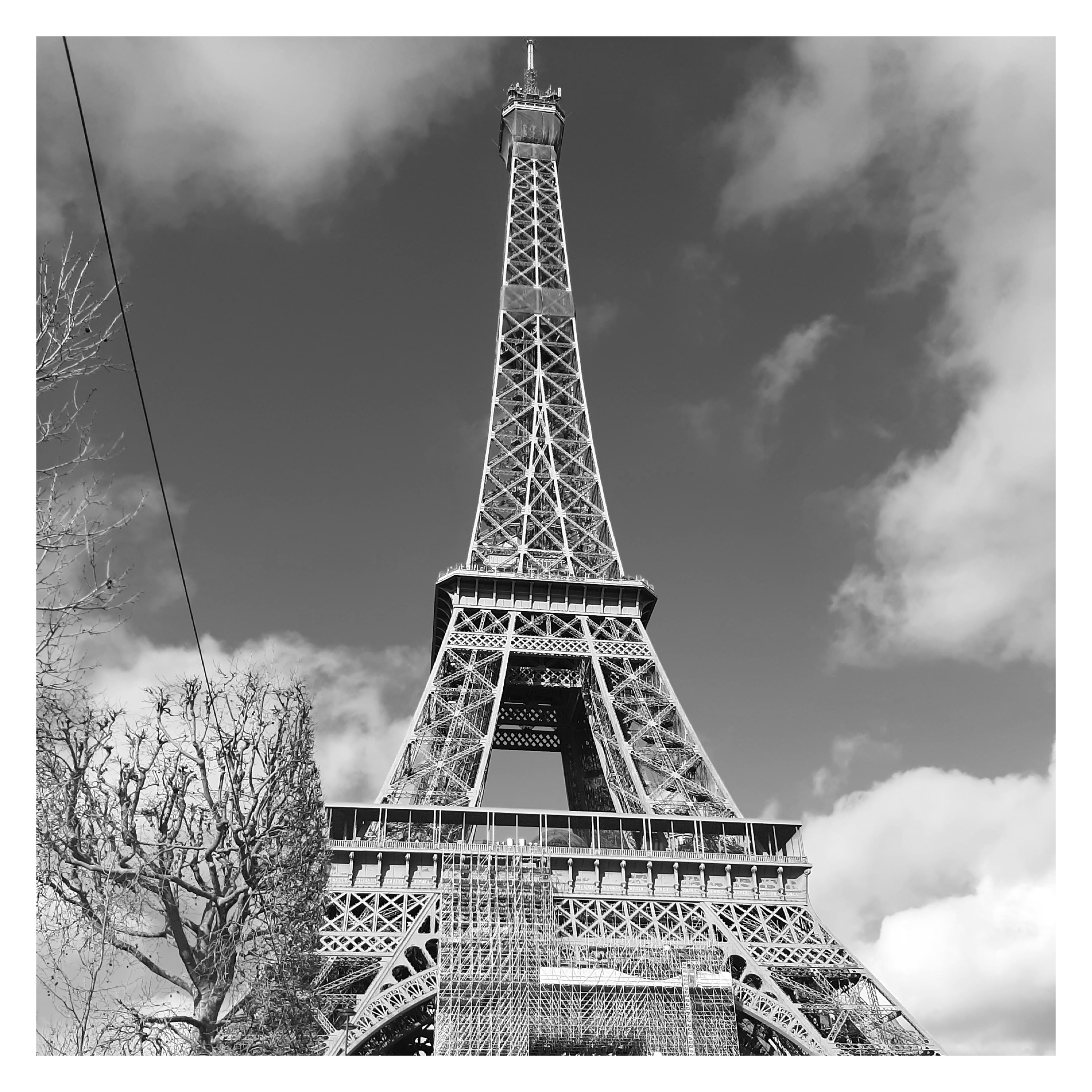 P20 | Eiffel Tower | This landmark beautifully balances structural integrity with aesthetic appeal. The elegant curvature and towering height create a sense of grace and grandeur, offering a stunning interplay of light and shadow.