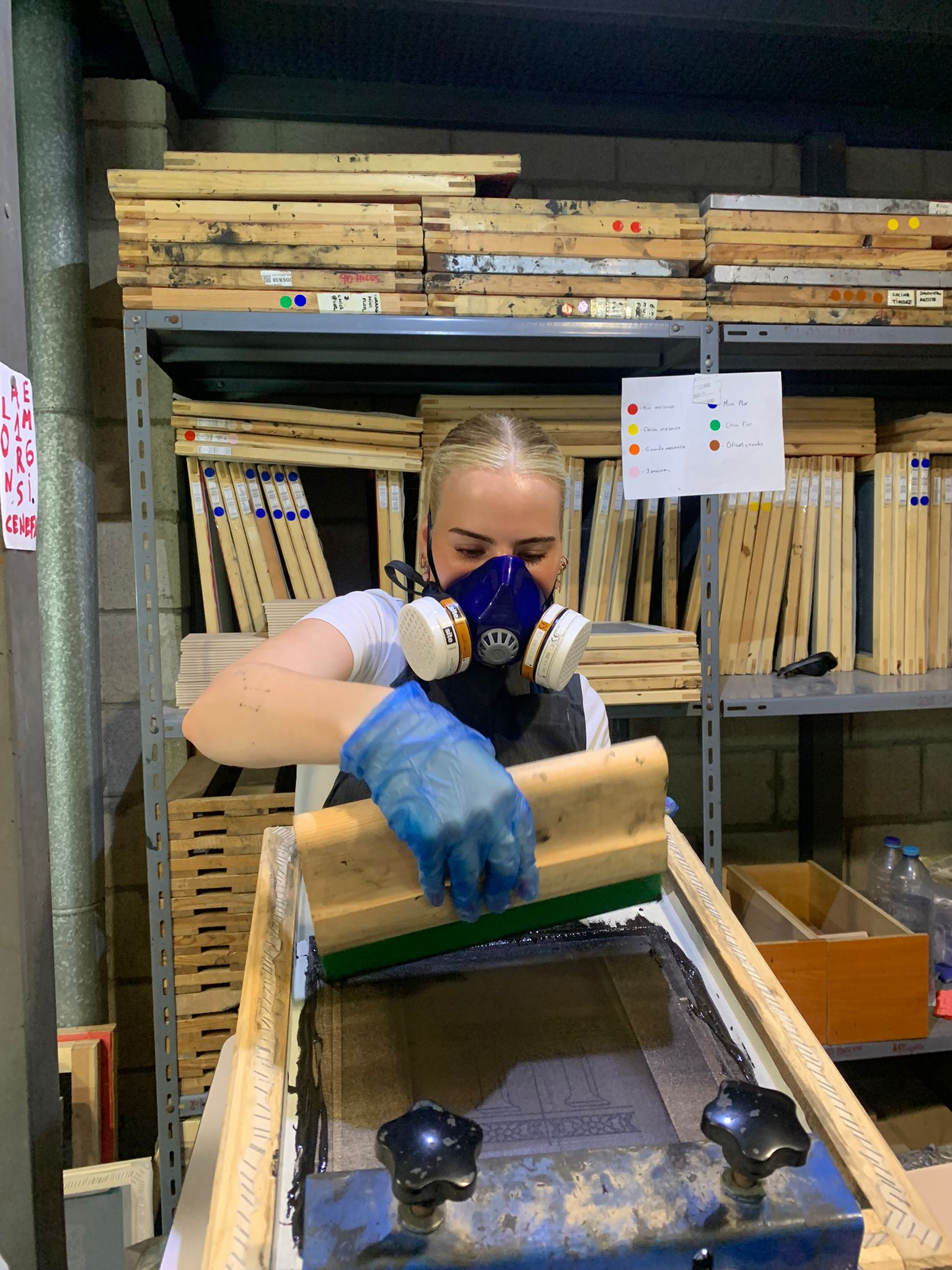 Juli 2023, Auslandspraktikum in einer Keramiherstellung, Siebdruck